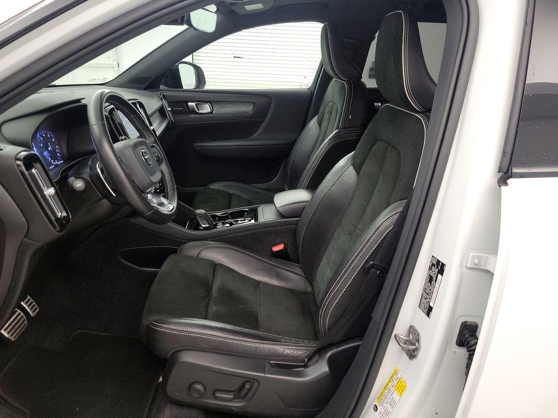 Thumbnail: 2020 Volvo XC40 - 11