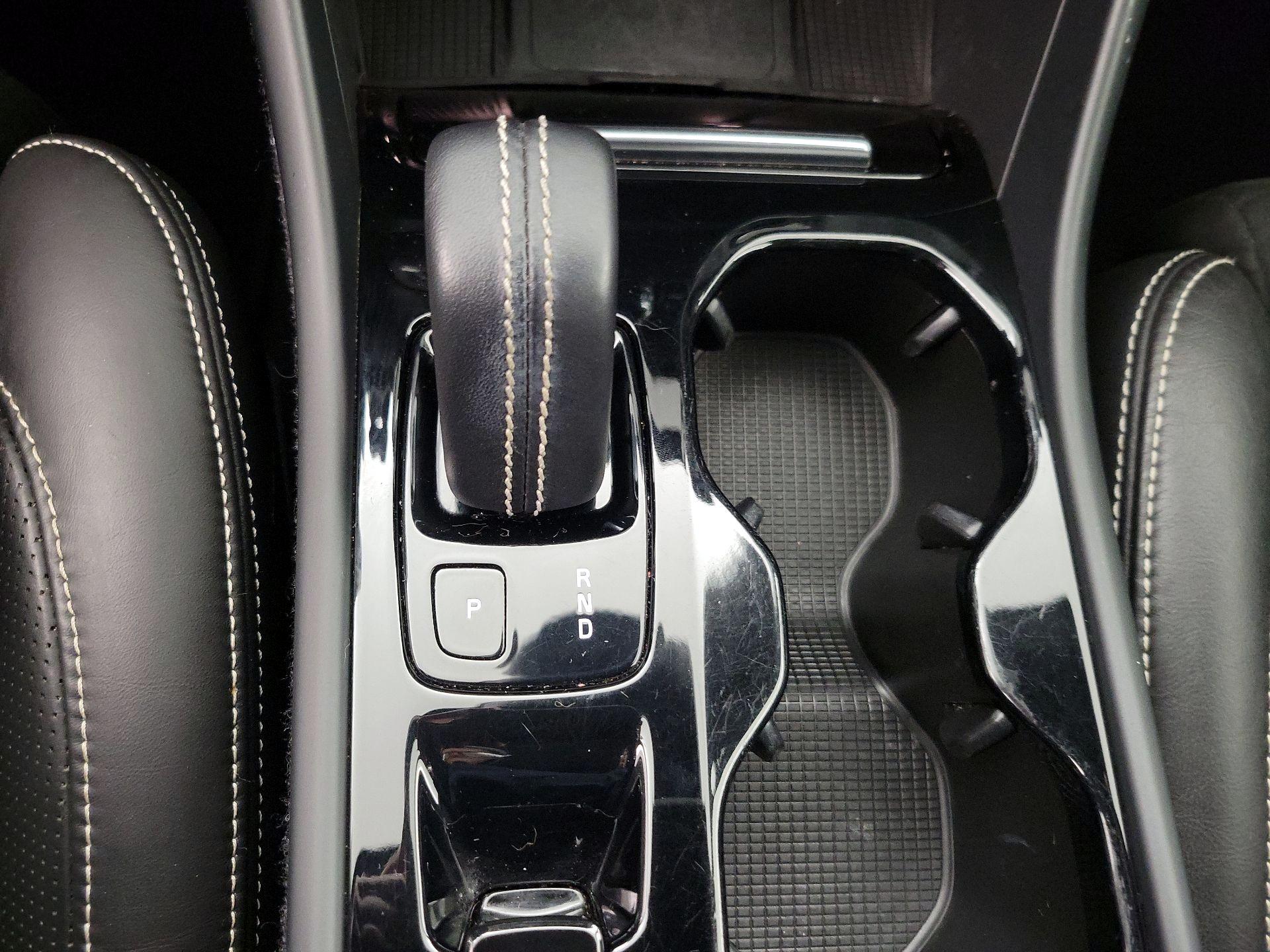 Thumbnail: 2020 Volvo XC40 - 16