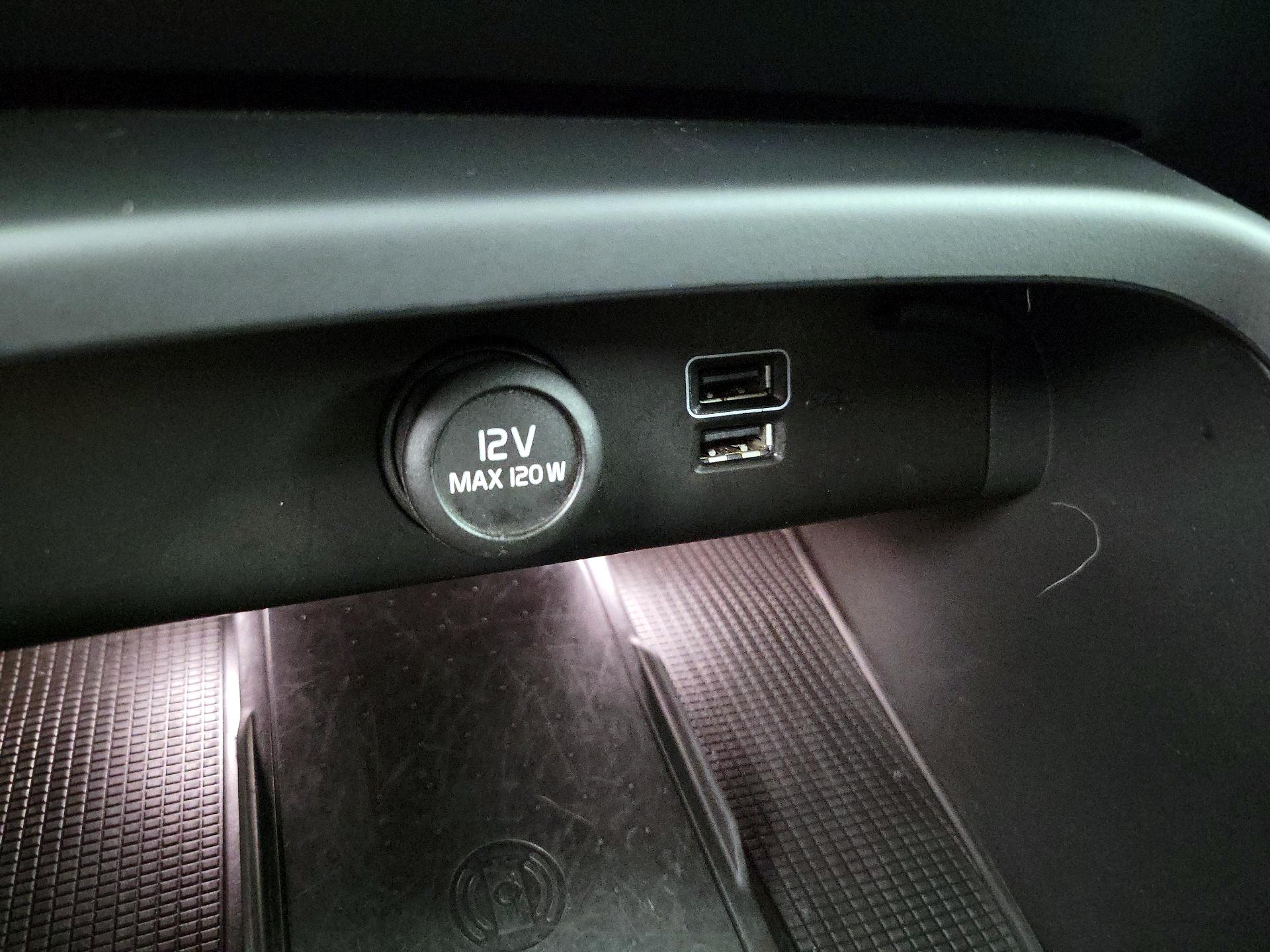 Thumbnail: 2020 Volvo XC40 - 17