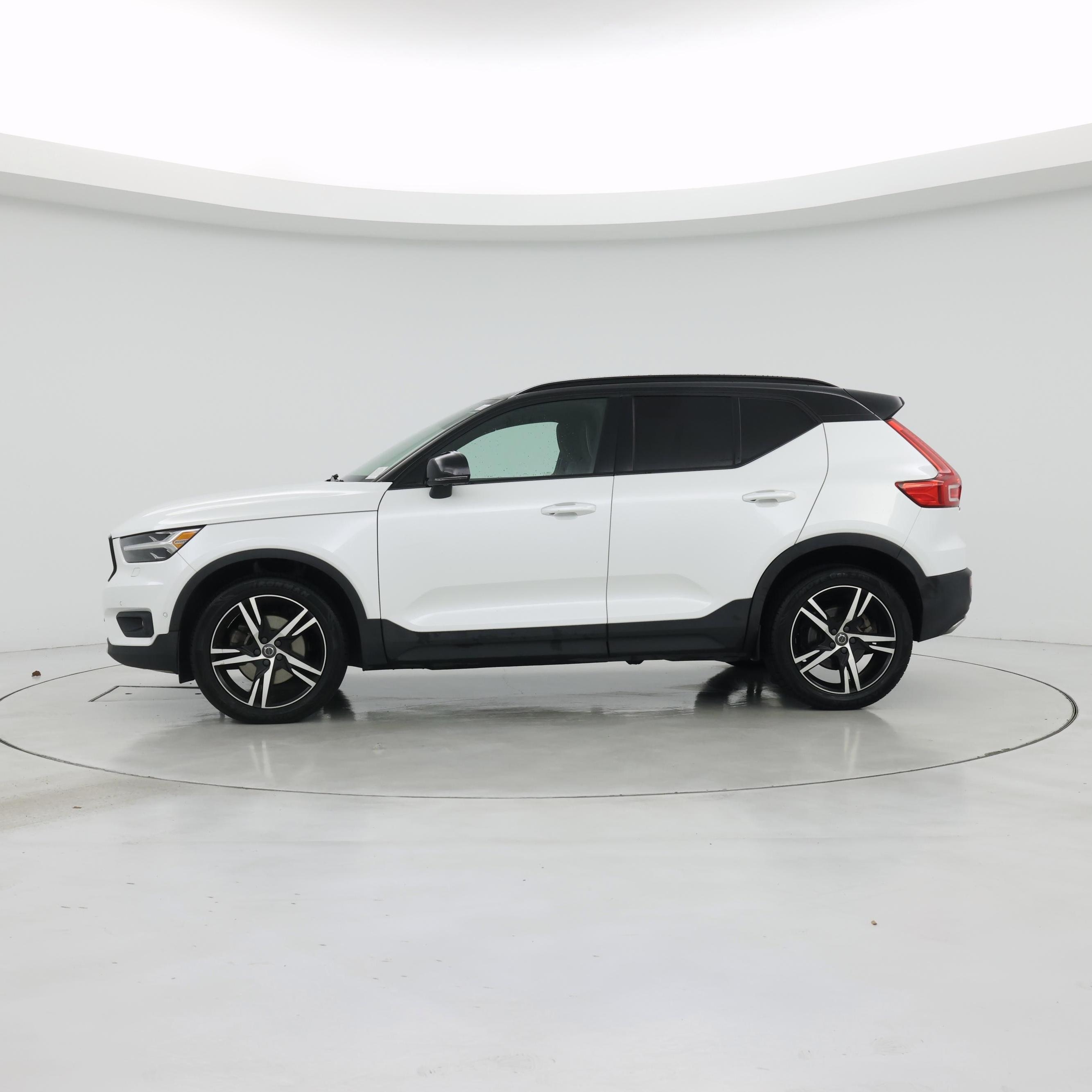 Thumbnail: 2020 Volvo XC40 - 3