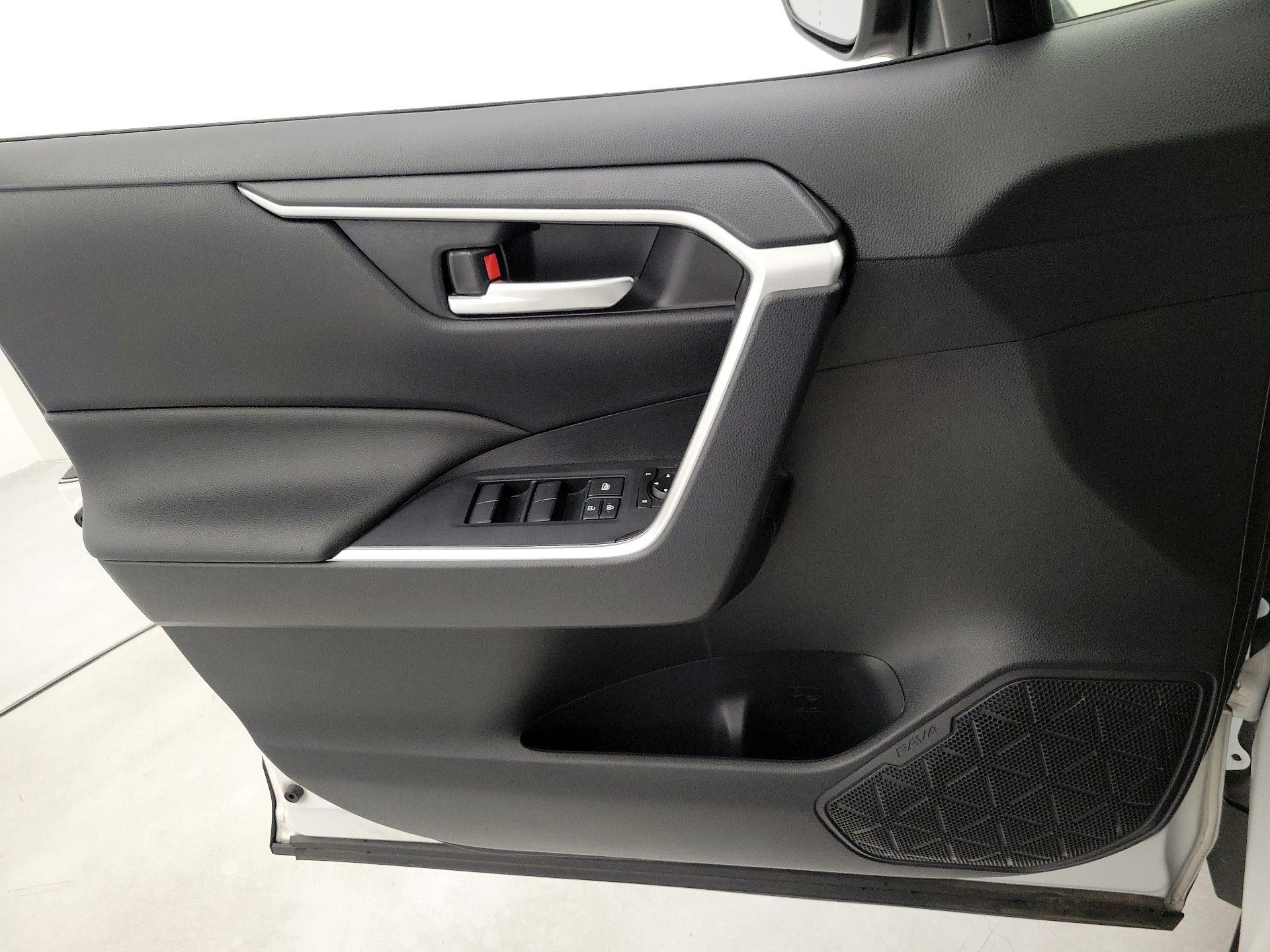 Thumbnail: 2019 Toyota RAV4 - 12