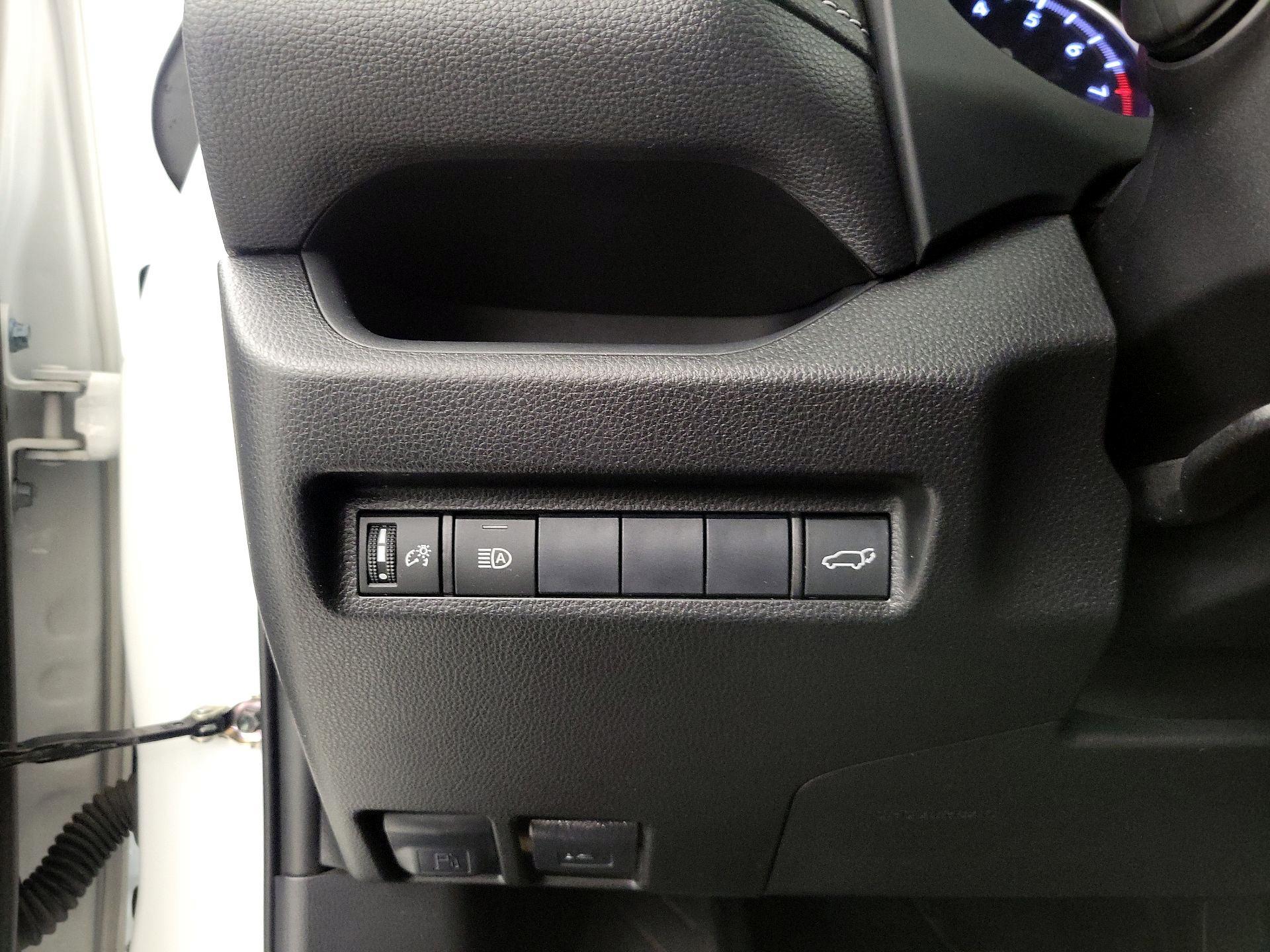 Thumbnail: 2019 Toyota RAV4 - 13