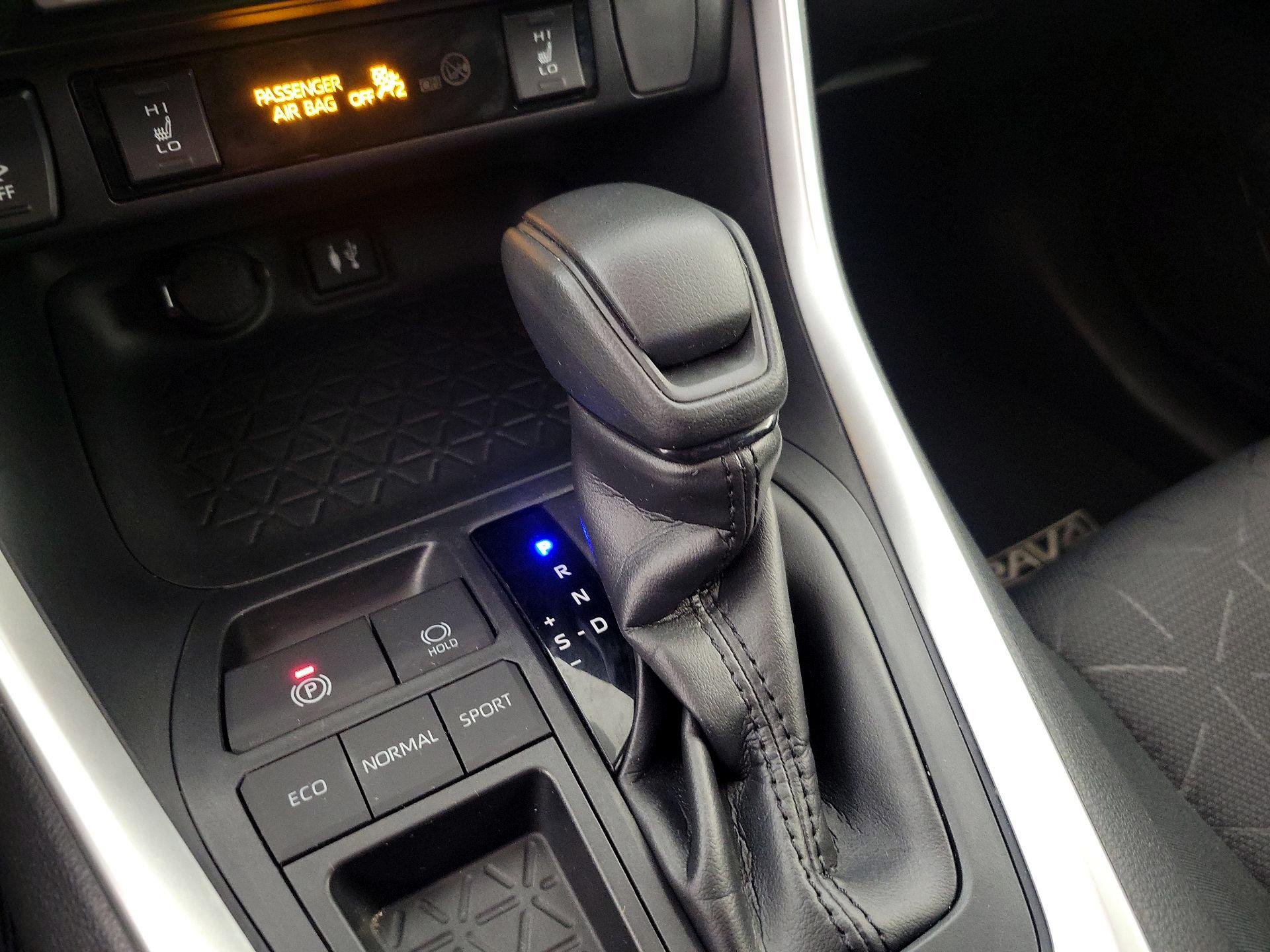 Thumbnail: 2019 Toyota RAV4 - 17