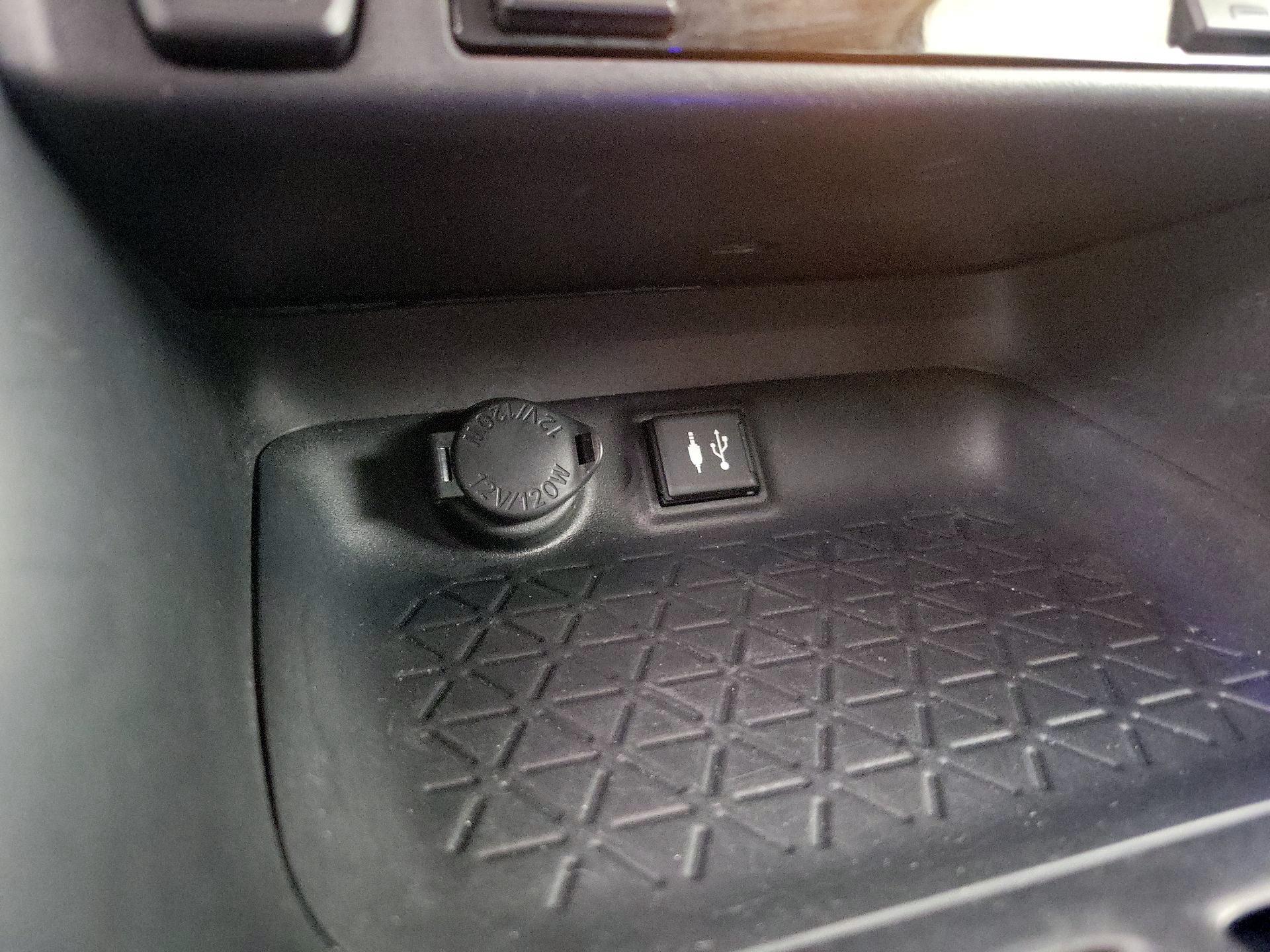 Thumbnail: 2019 Toyota RAV4 - 18