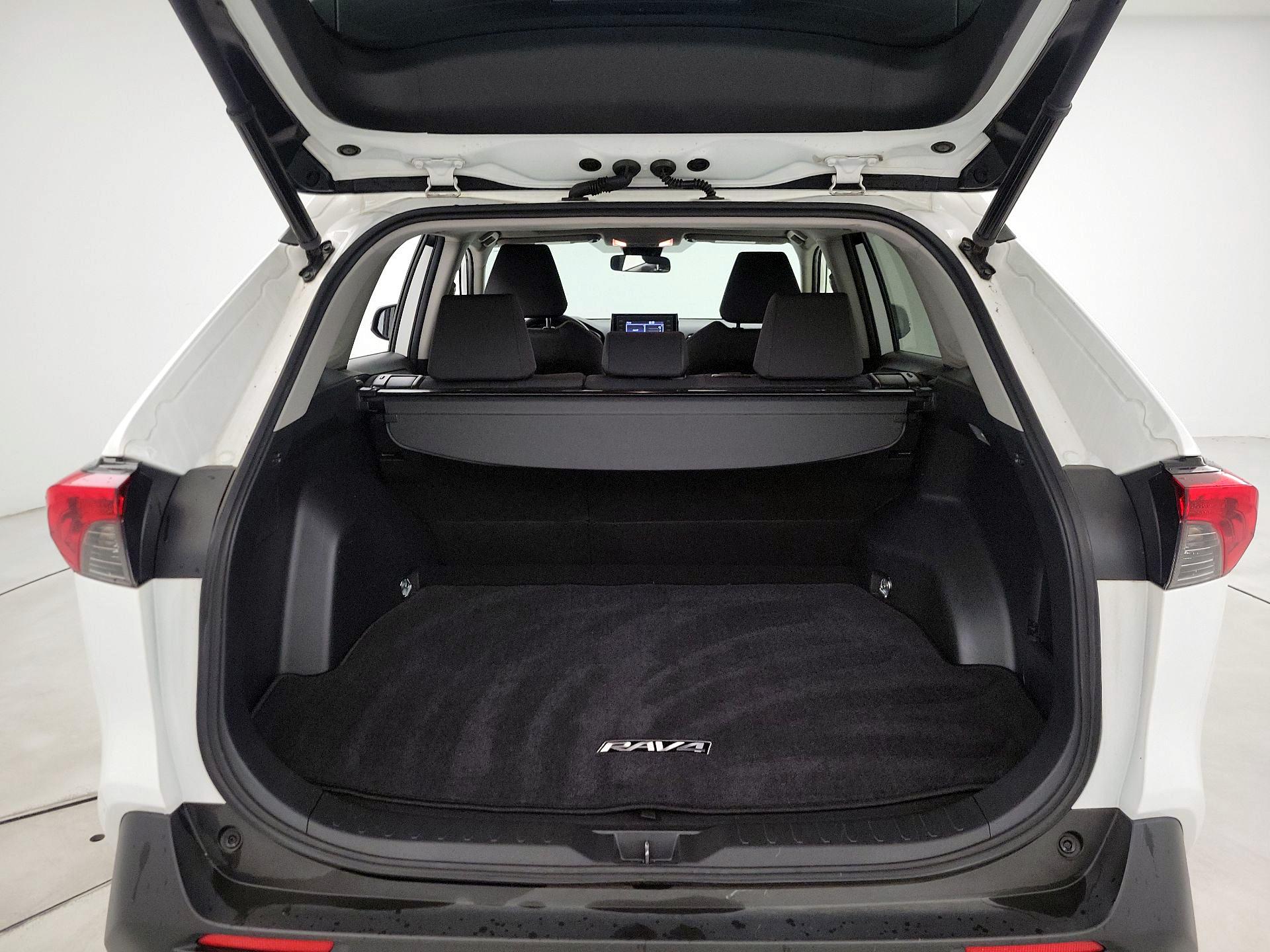 Thumbnail: 2019 Toyota RAV4 - 19