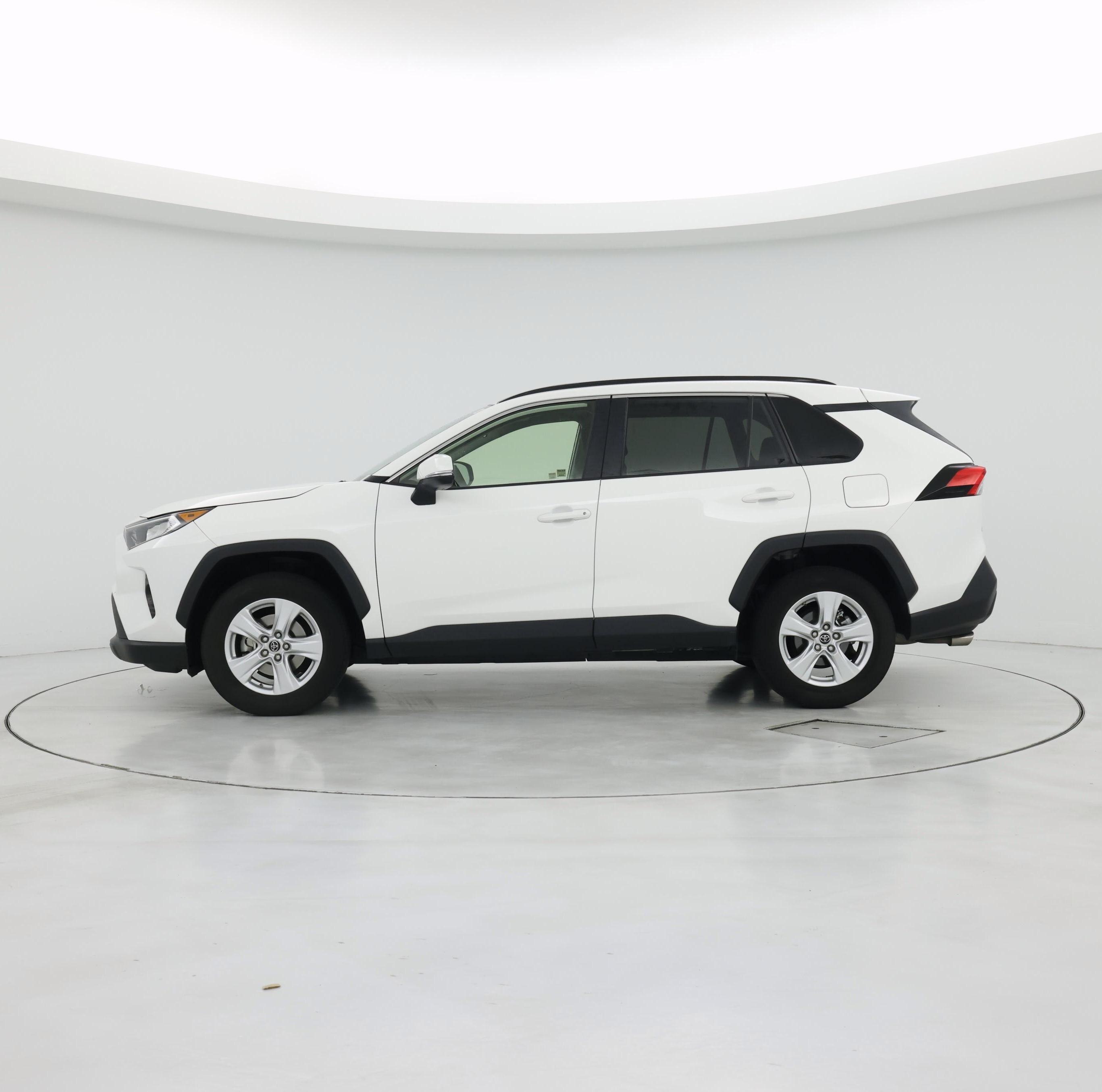 Thumbnail: 2019 Toyota RAV4 - 3