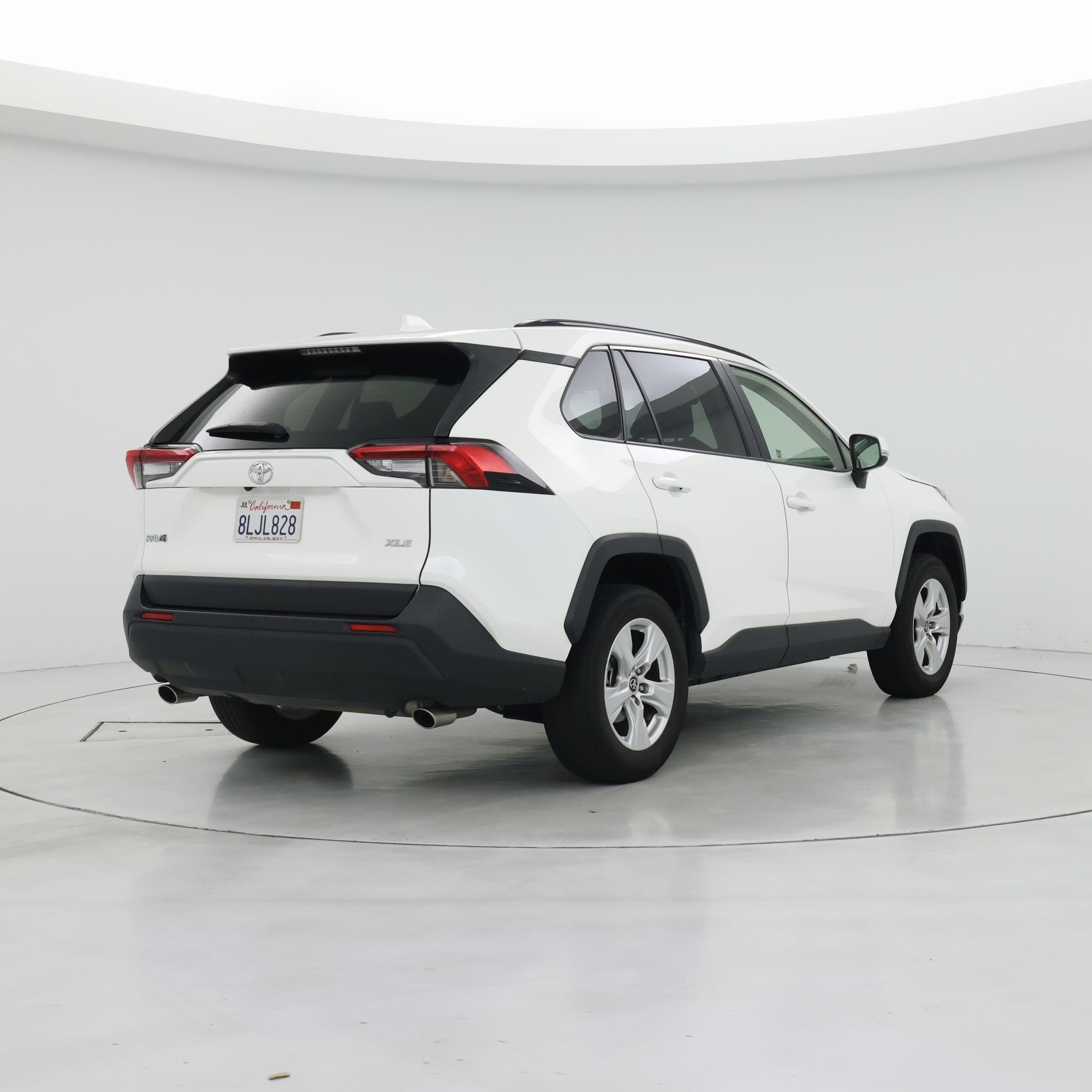 Thumbnail: 2019 Toyota RAV4 - 8