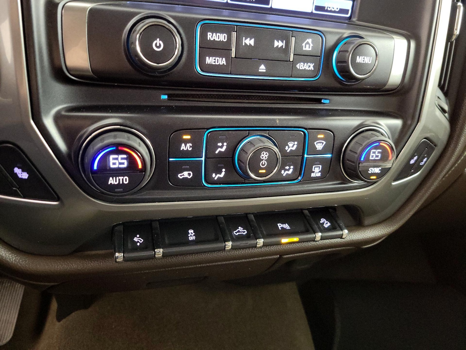 2015 Chevrolet Silverado 2500HD LTZ - Photo 17
