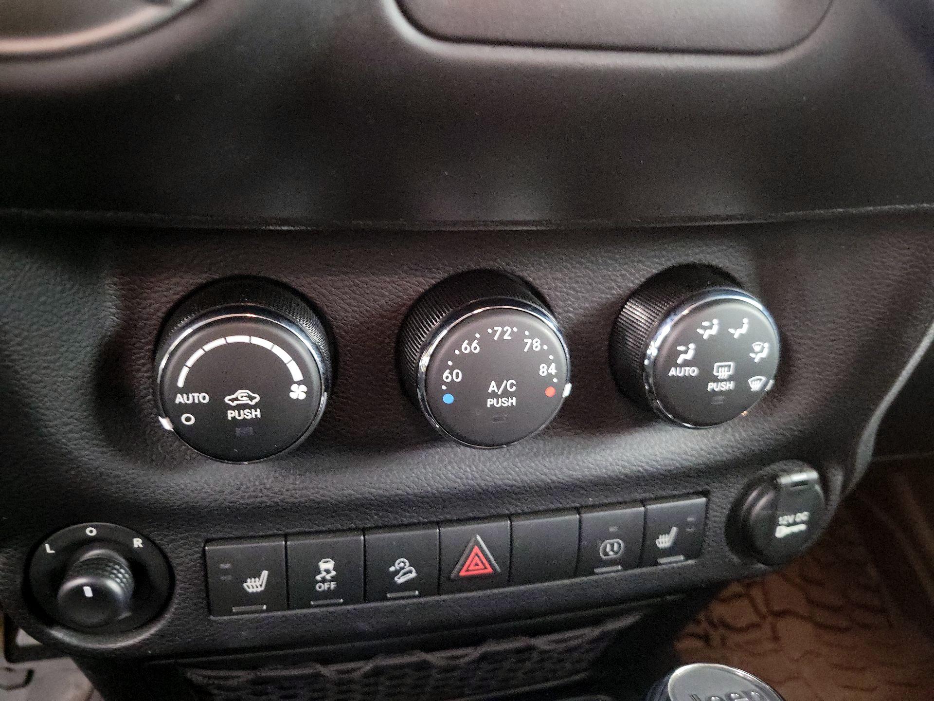 Thumbnail: 2017 Jeep Wrangler - 15