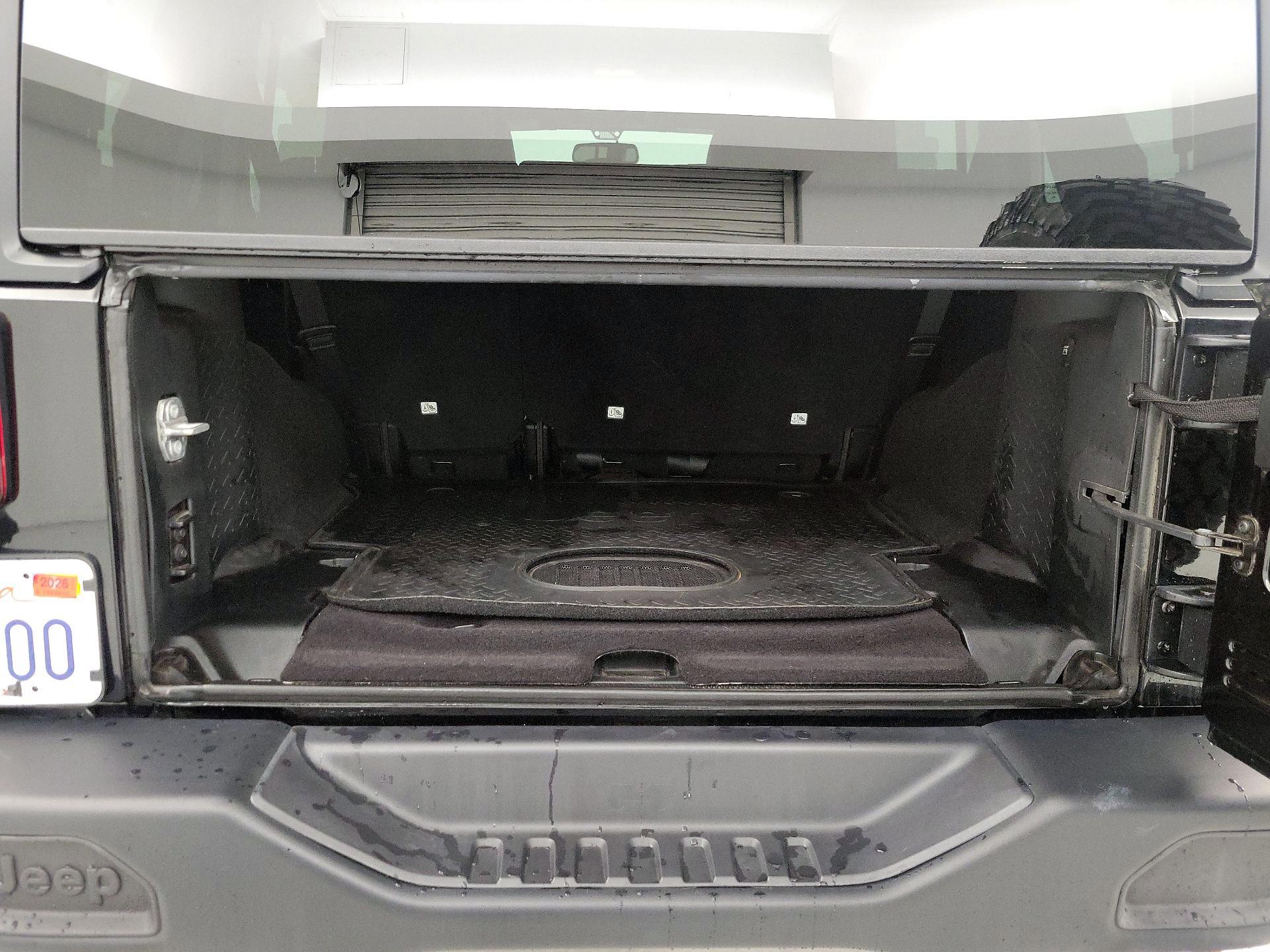 Thumbnail: 2017 Jeep Wrangler - 18