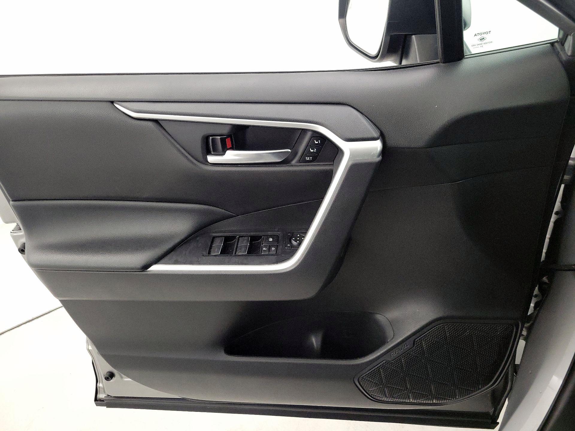 Thumbnail: 2022 Toyota RAV4 - 12