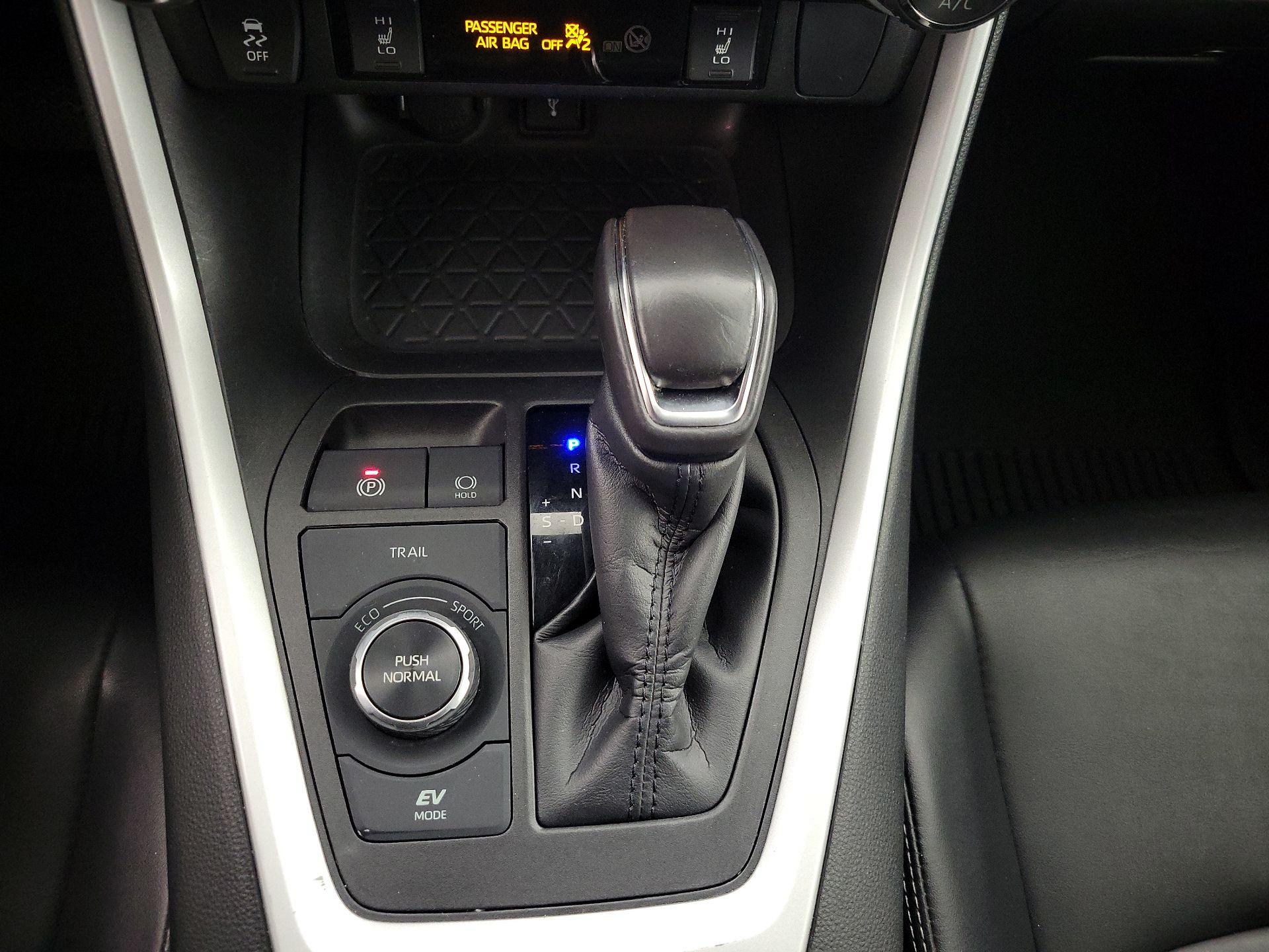 Thumbnail: 2022 Toyota RAV4 - 17