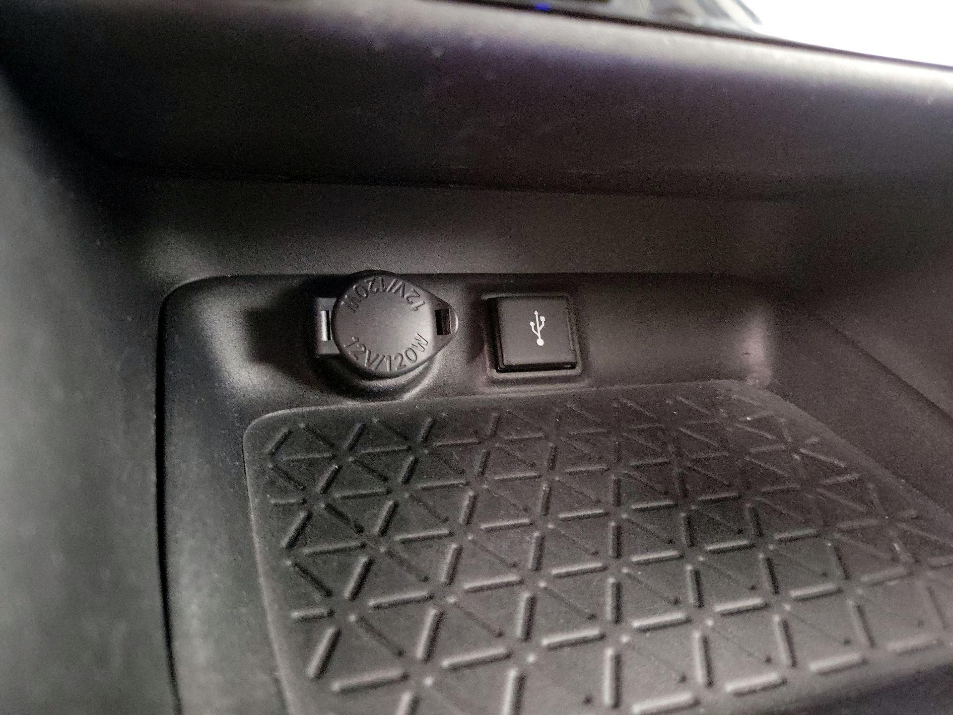 Thumbnail: 2022 Toyota RAV4 - 18