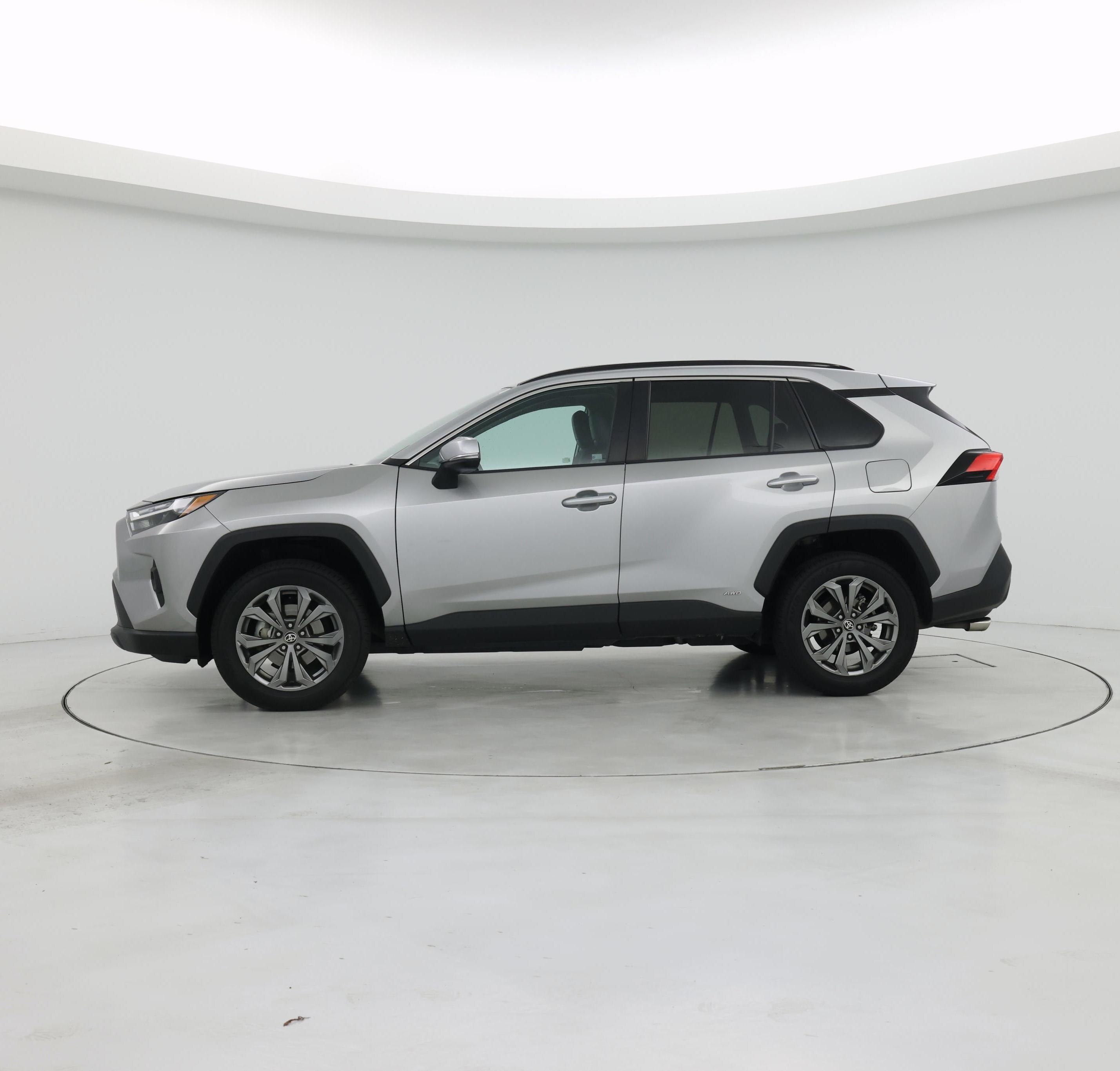 Thumbnail: 2022 Toyota RAV4 - 3