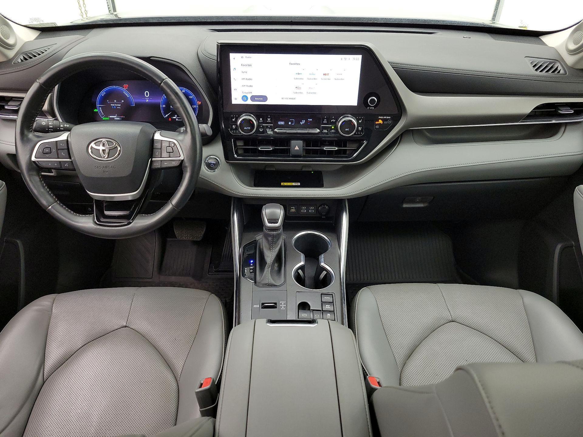 Thumbnail: 2023 Toyota Highlander - 9