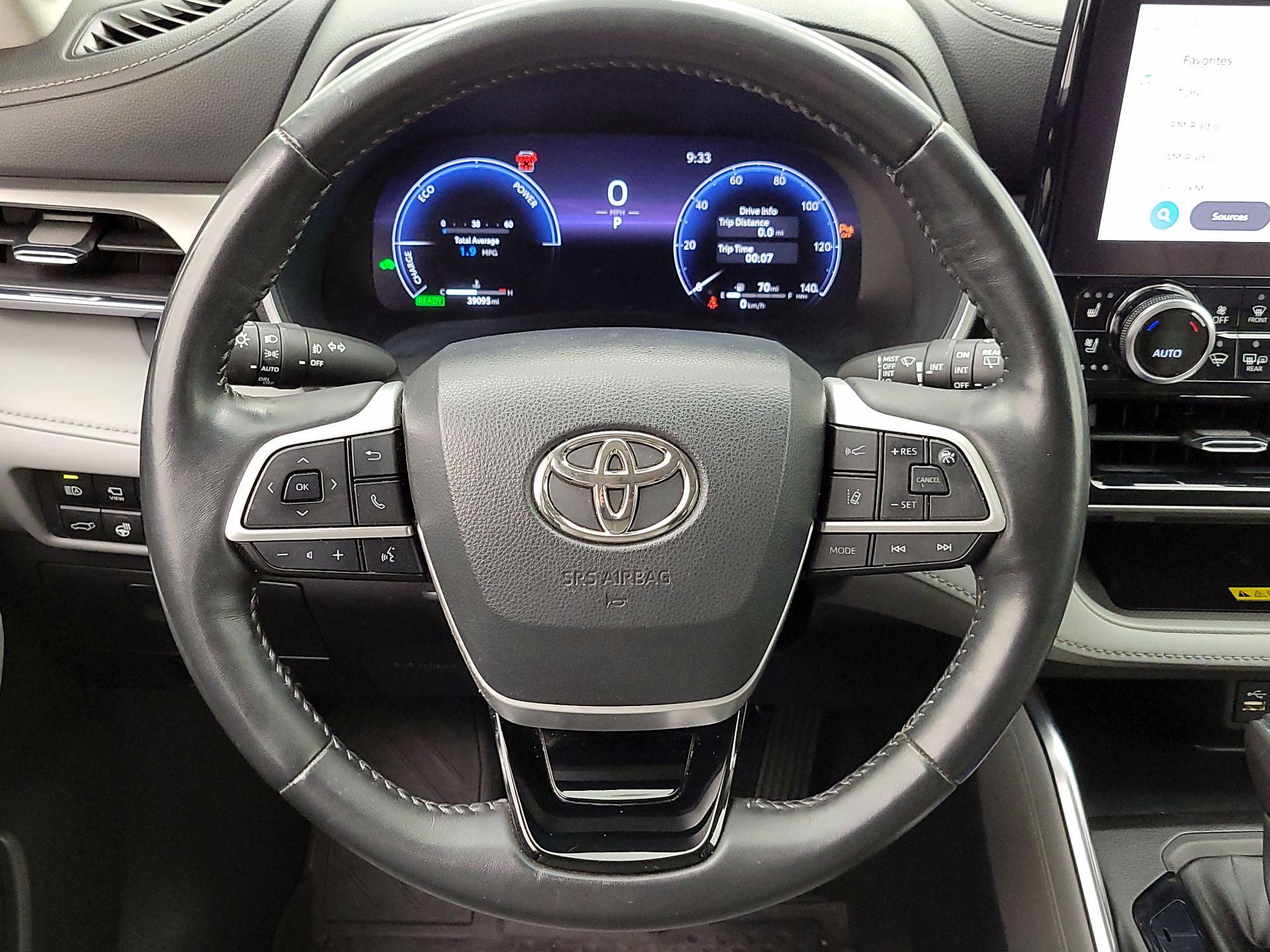 Thumbnail: 2023 Toyota Highlander - 10