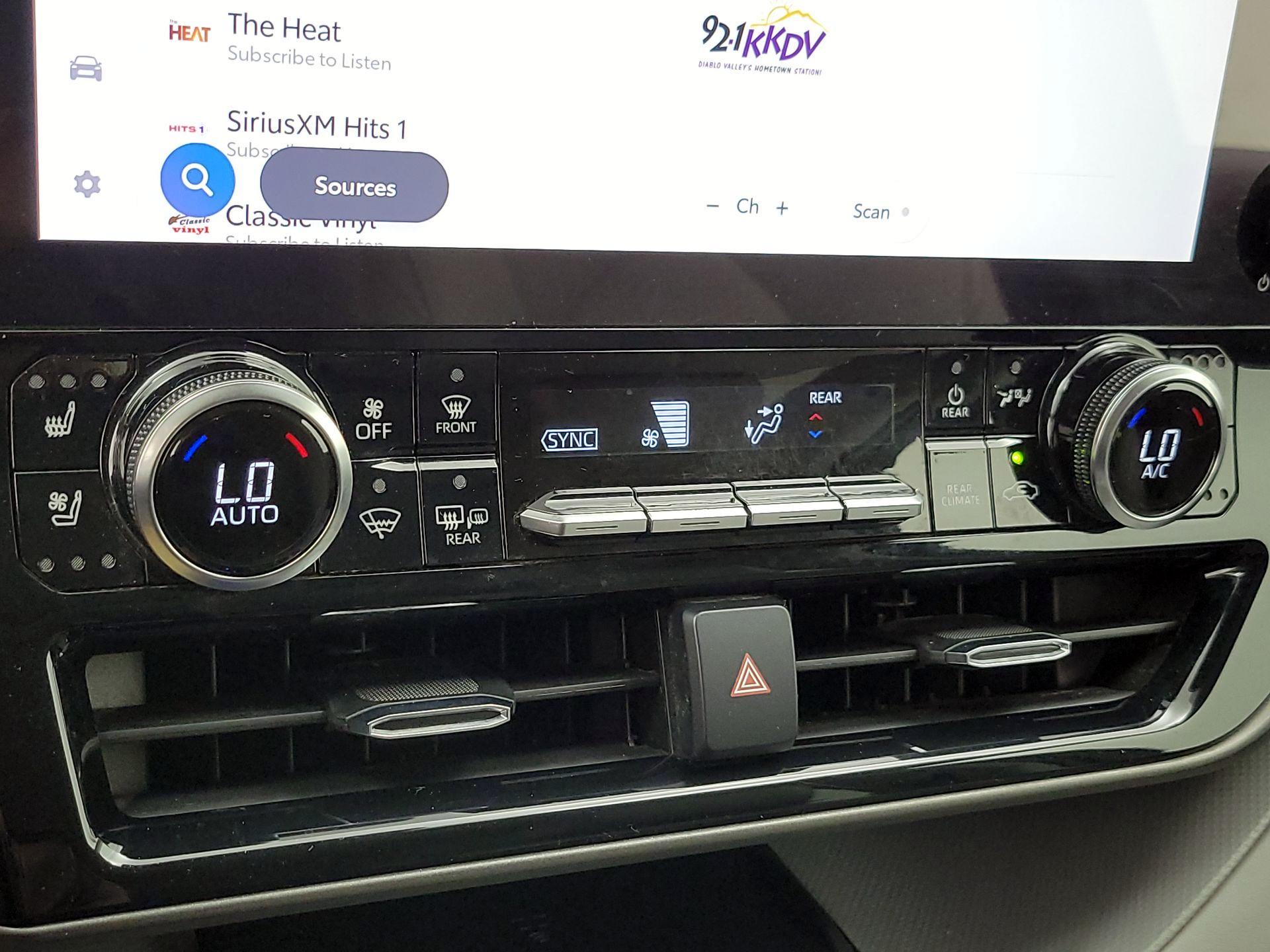 Thumbnail: 2023 Toyota Highlander - 16