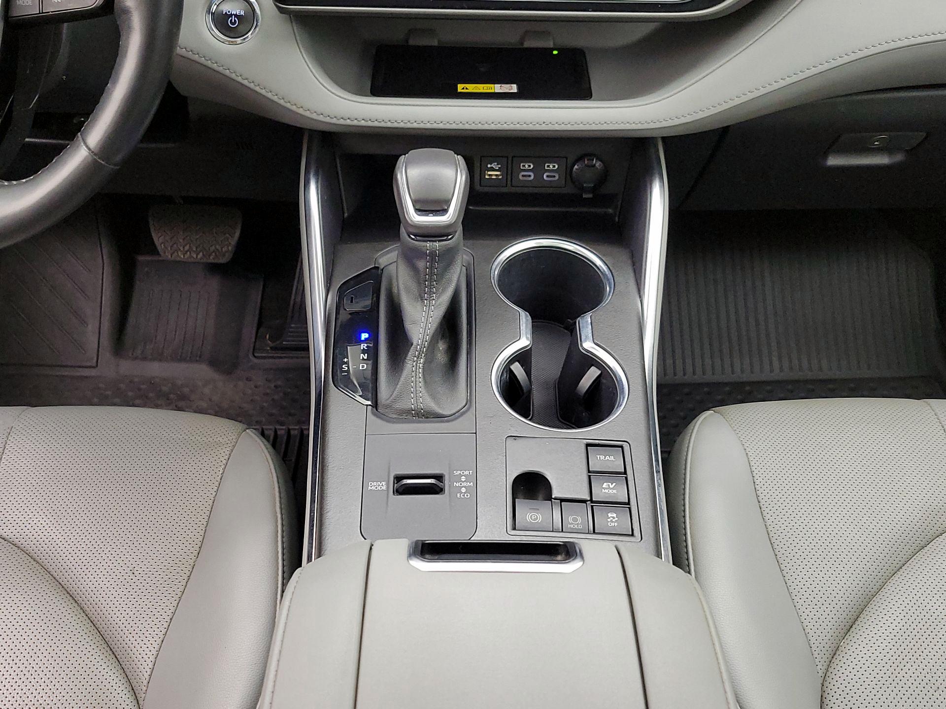 Thumbnail: 2023 Toyota Highlander - 17