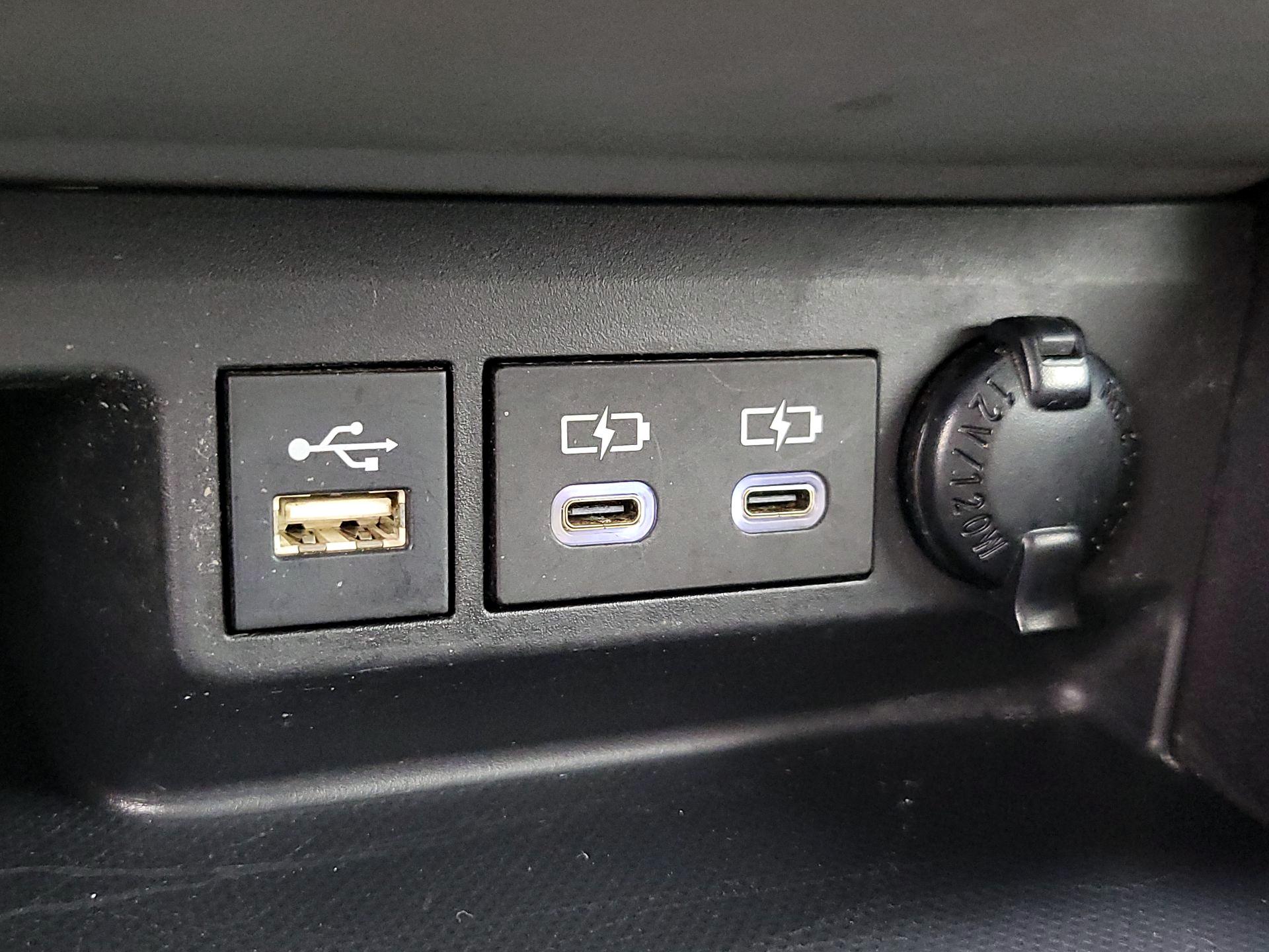 Thumbnail: 2023 Toyota Highlander - 18