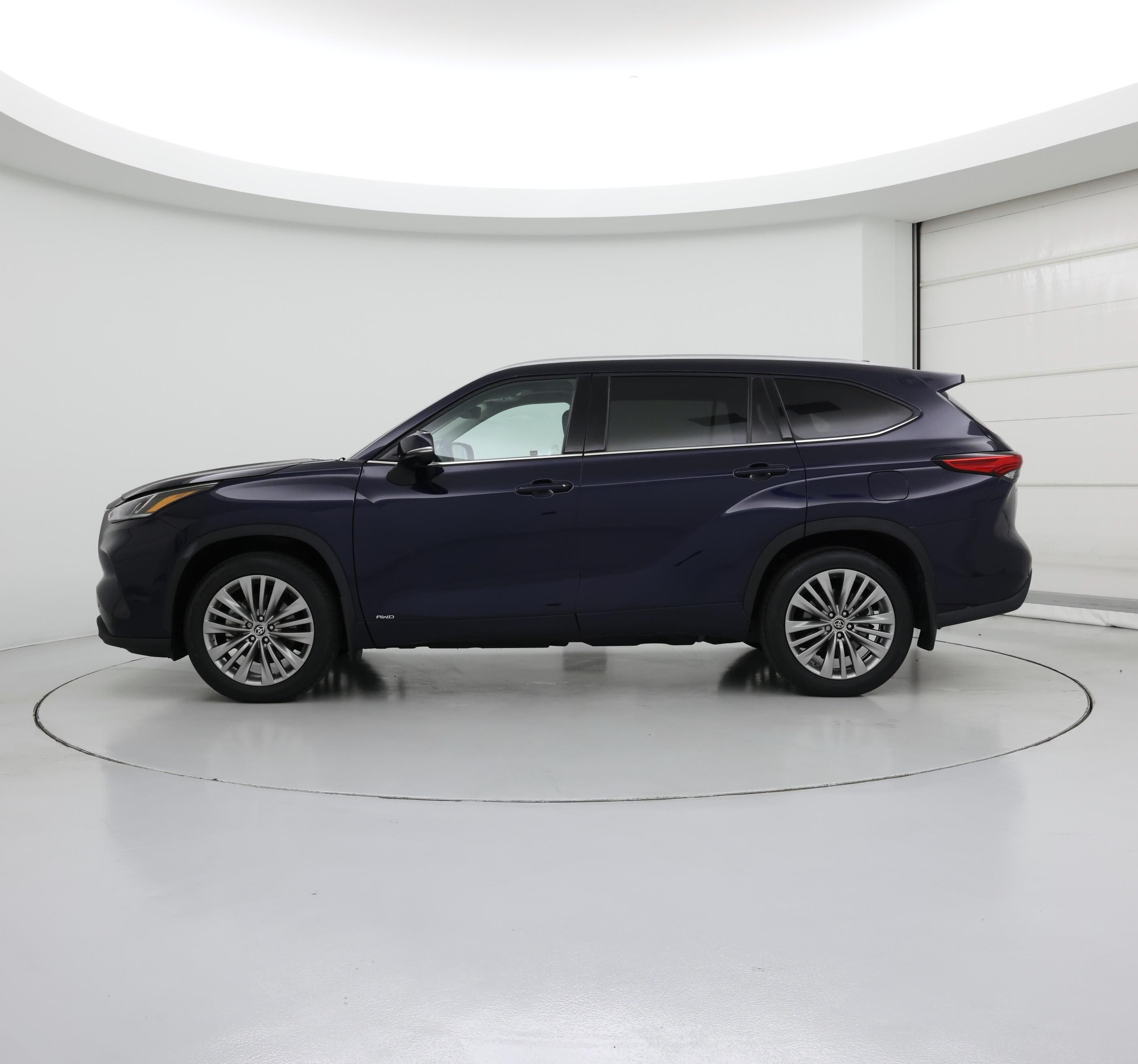 Thumbnail: 2023 Toyota Highlander - 3