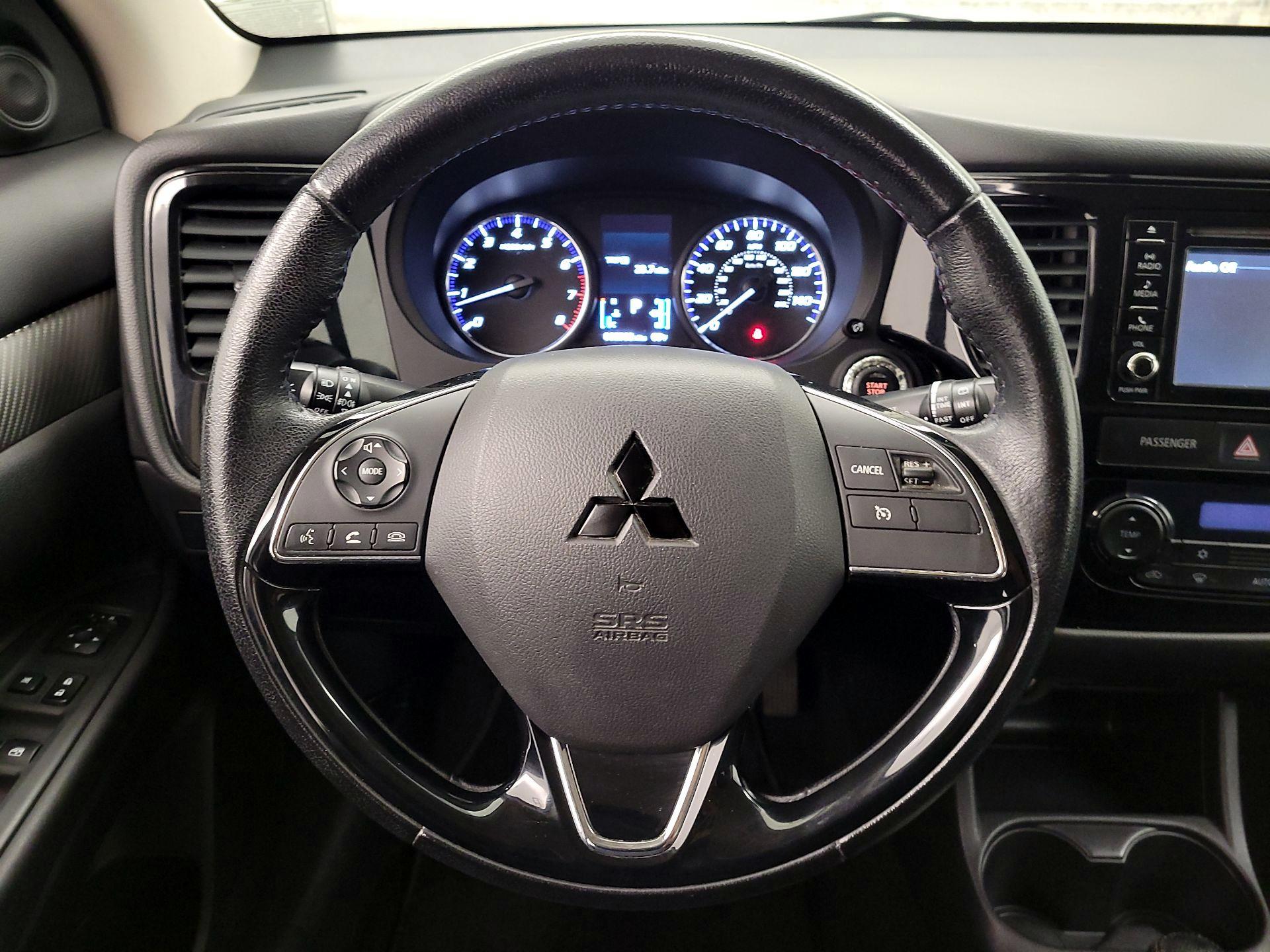 Thumbnail: 2016 Mitsubishi Outlander - 10