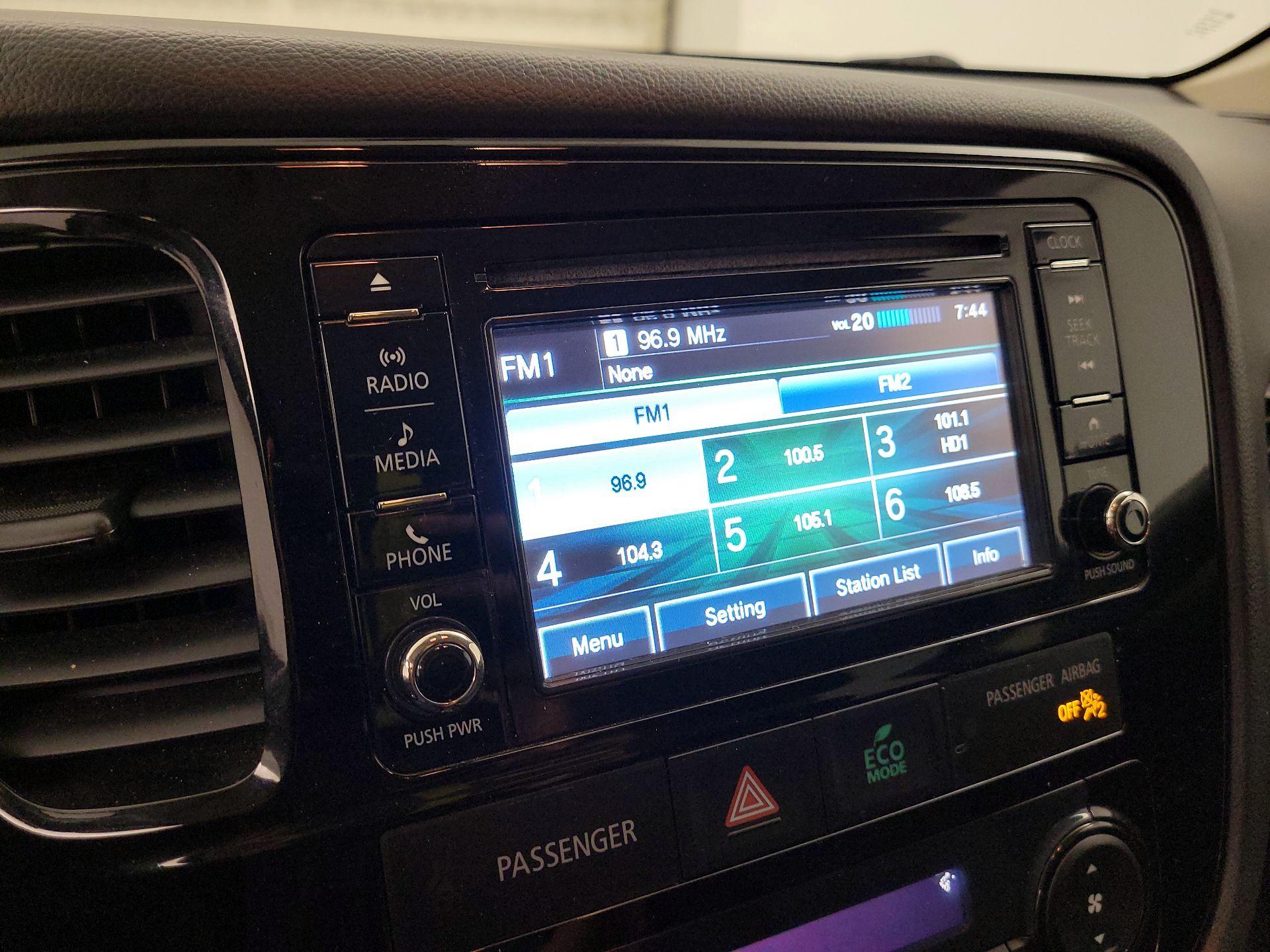 Thumbnail: 2016 Mitsubishi Outlander - 14