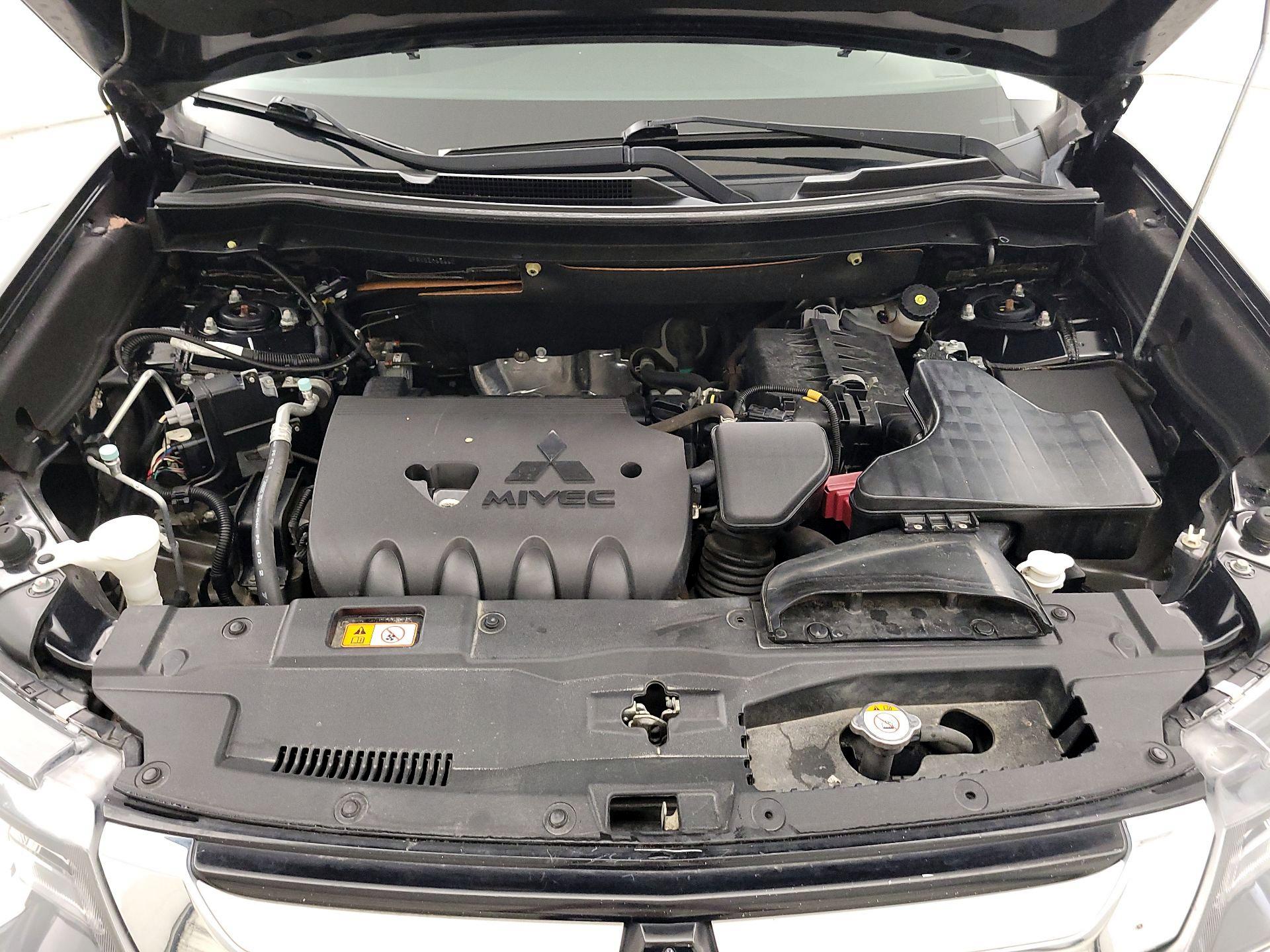 Thumbnail: 2016 Mitsubishi Outlander - 20