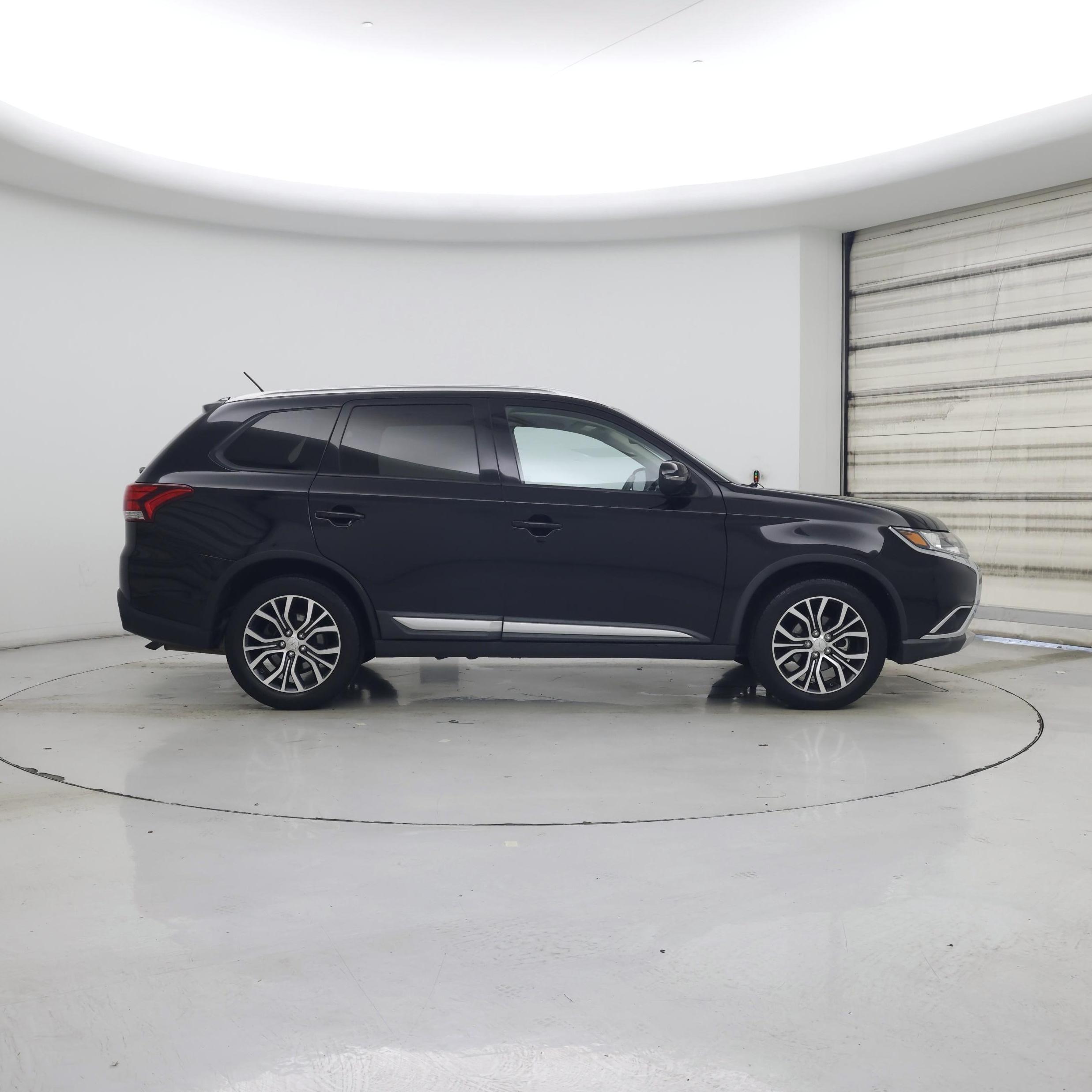 Thumbnail: 2016 Mitsubishi Outlander - 7