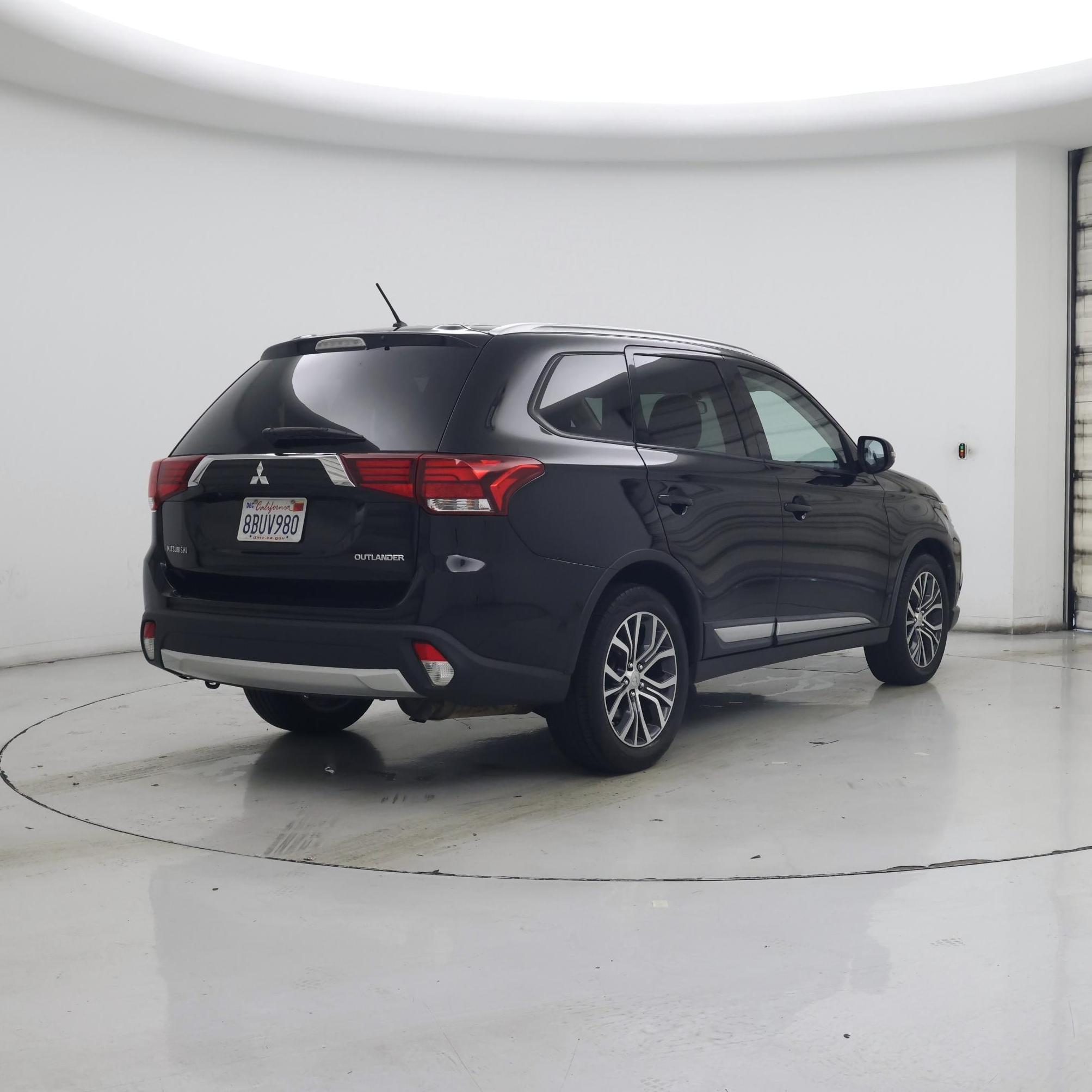 Thumbnail: 2016 Mitsubishi Outlander - 8