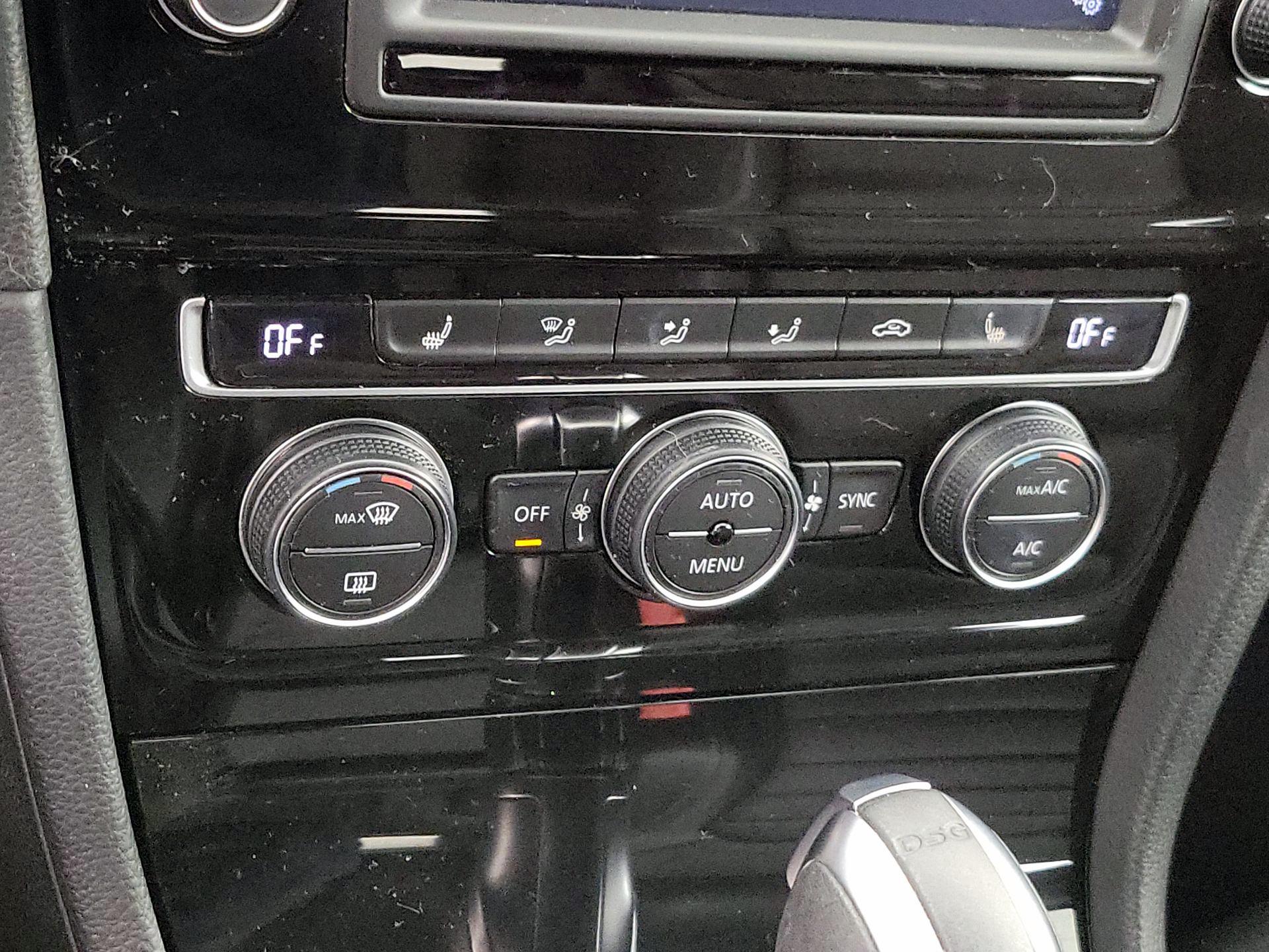 Thumbnail: 2017 Volkswagen Golf - 15