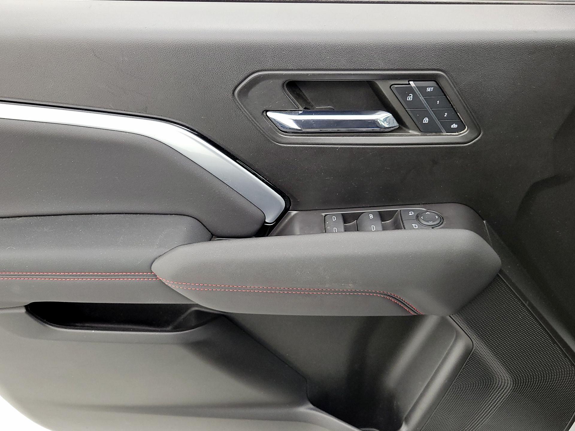 Thumbnail: 2023 Chevrolet Colorado - 12