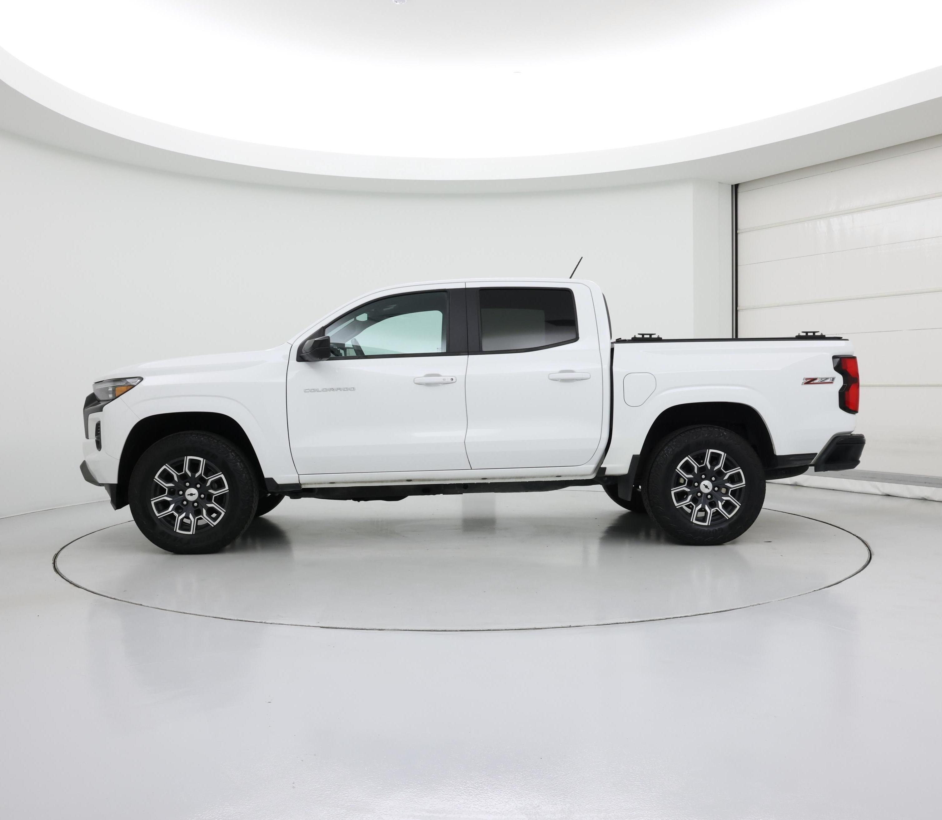 Thumbnail: 2023 Chevrolet Colorado - 3