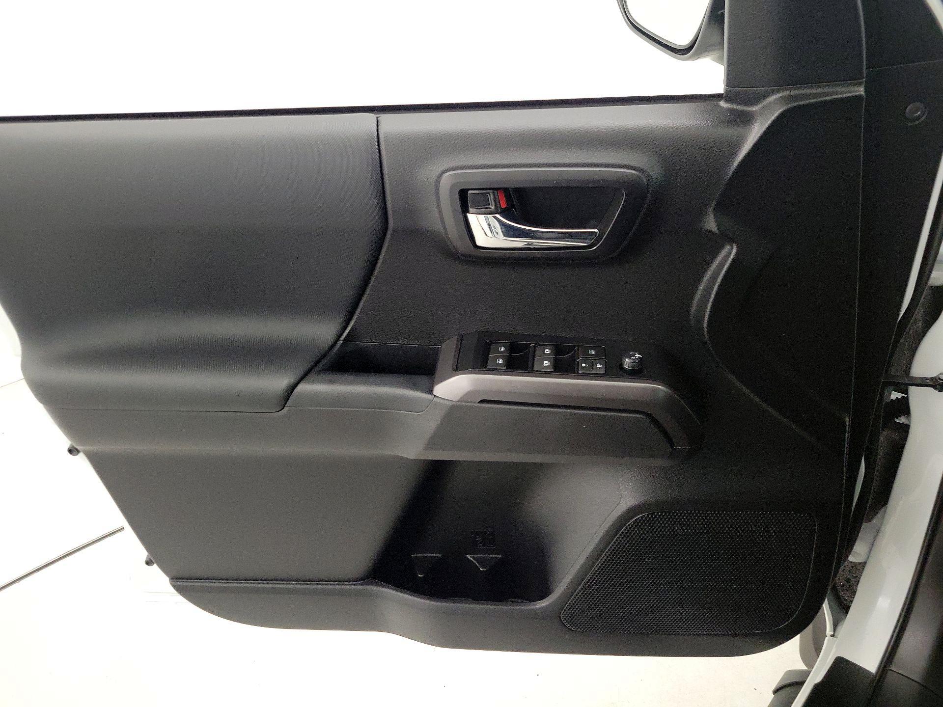 Thumbnail: 2022 Toyota Tacoma - 12