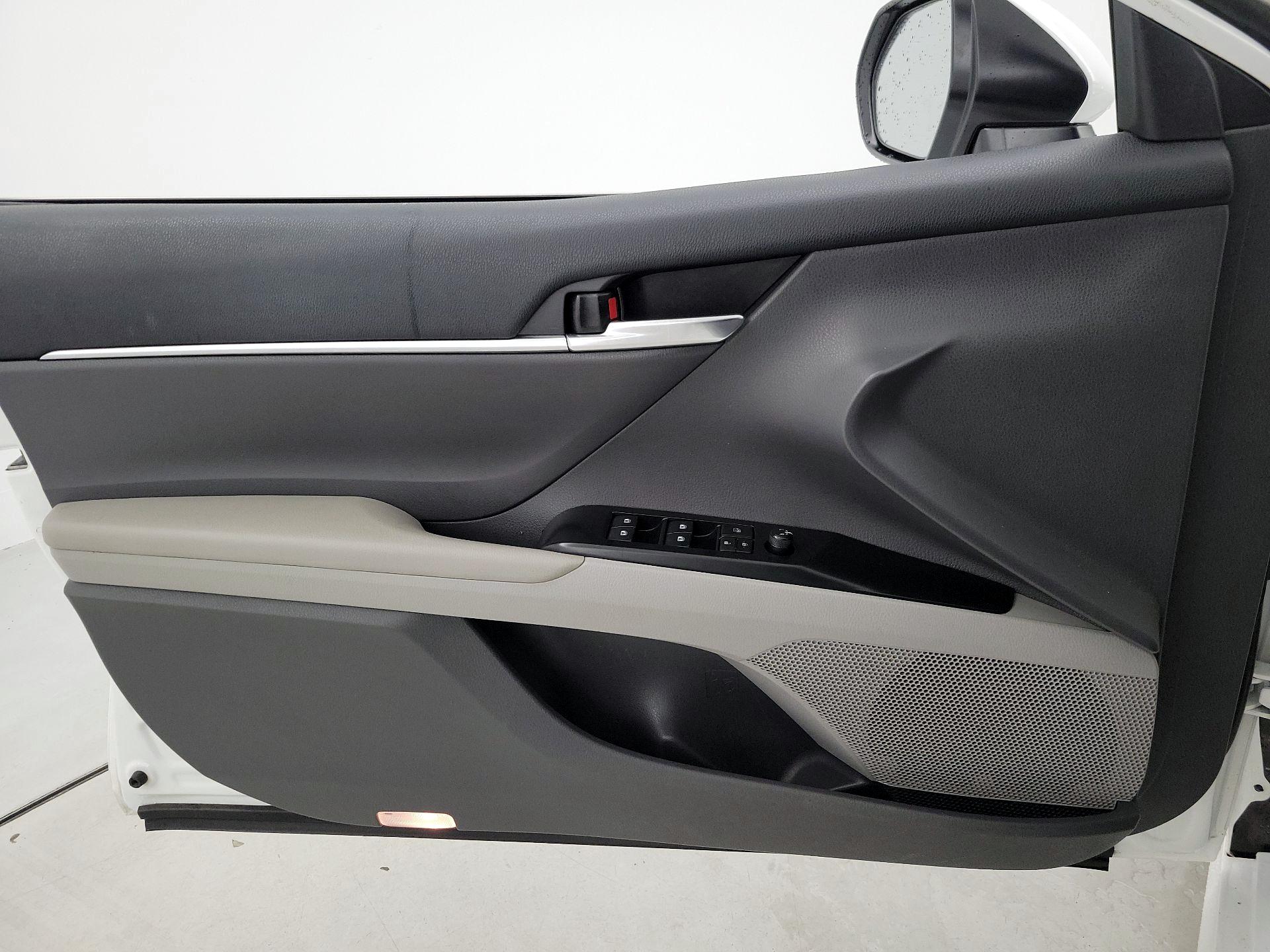 Thumbnail: 2019 Toyota Camry - 12