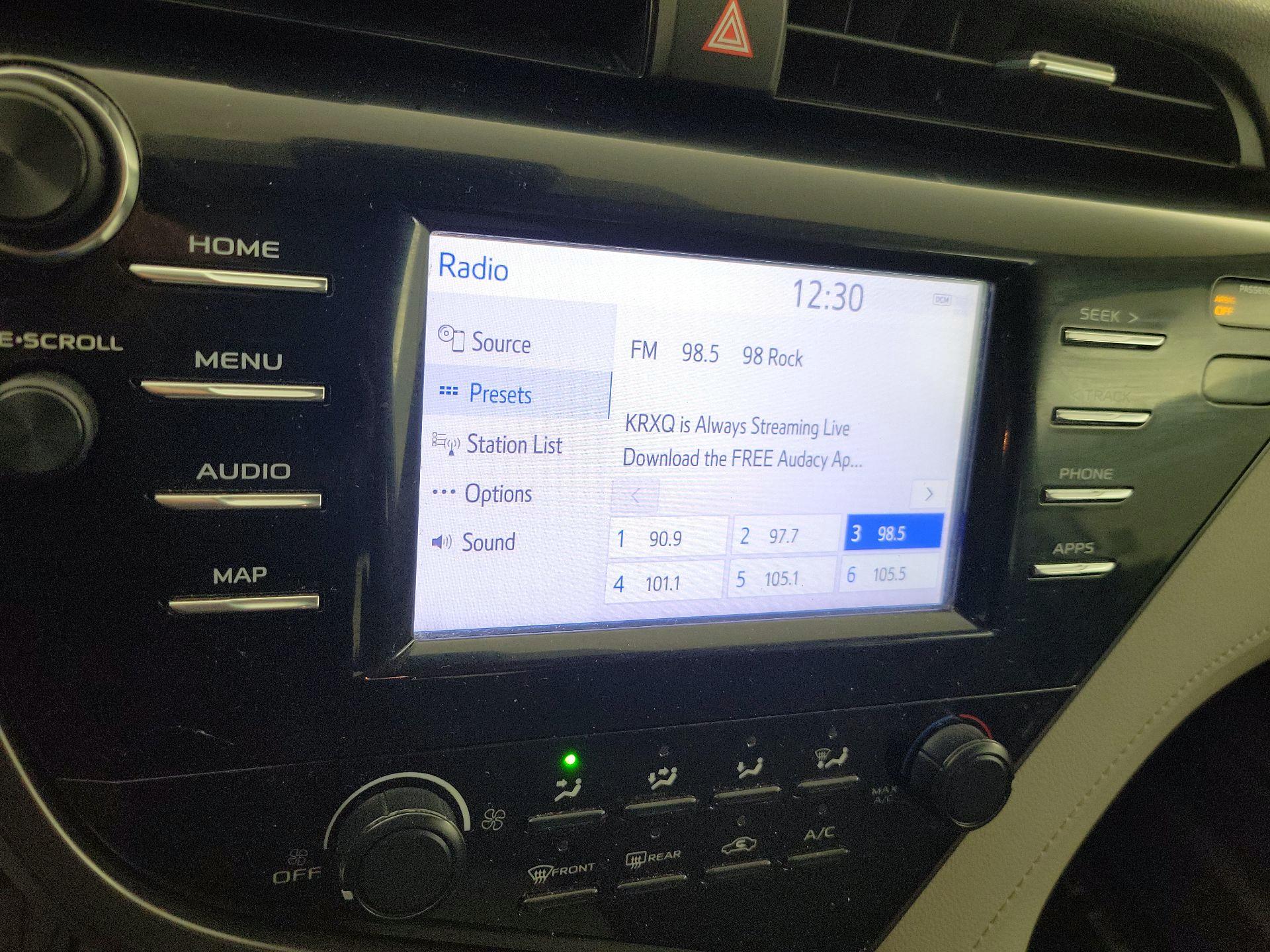 Thumbnail: 2019 Toyota Camry - 15