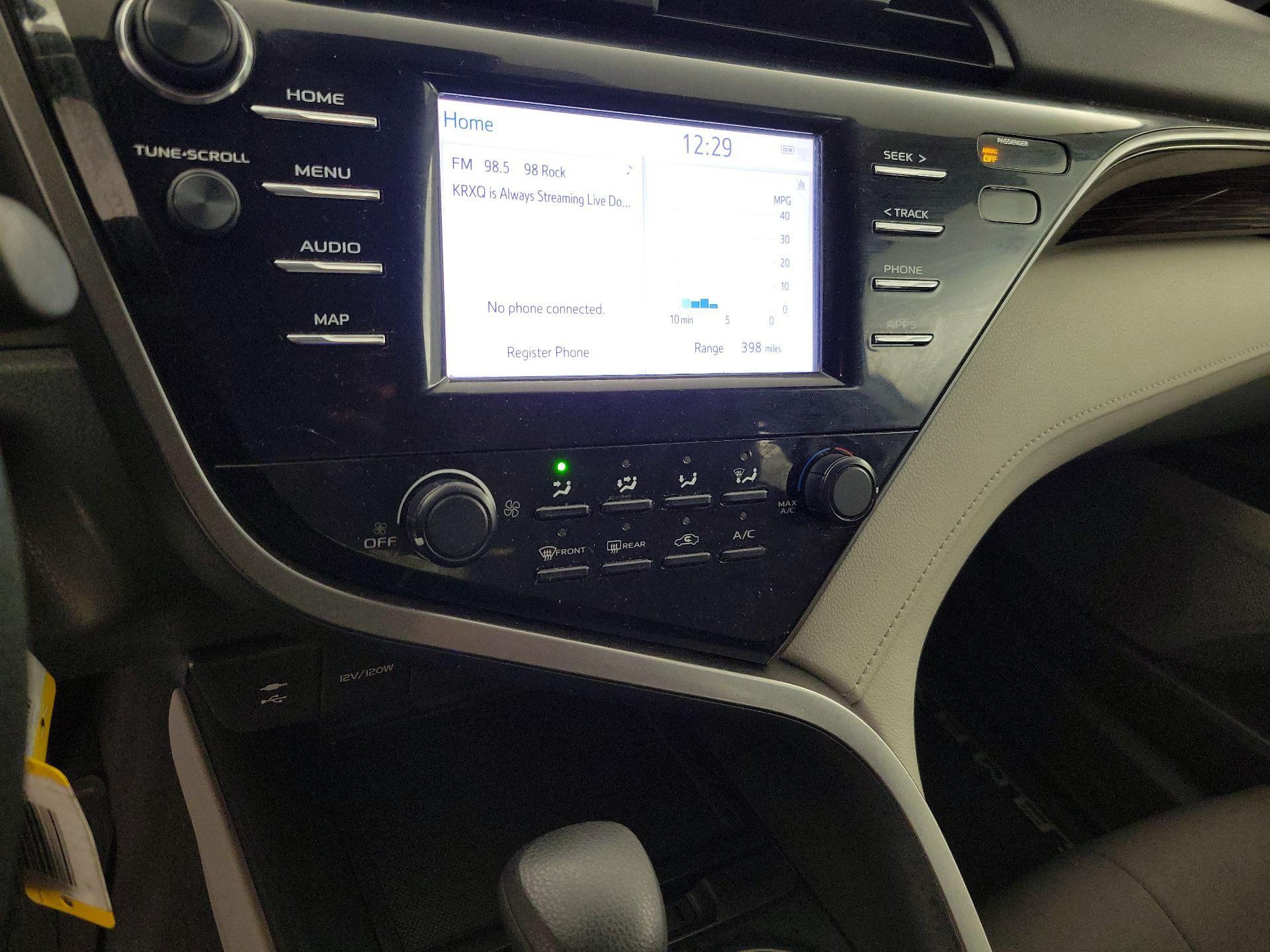 Thumbnail: 2019 Toyota Camry - 16