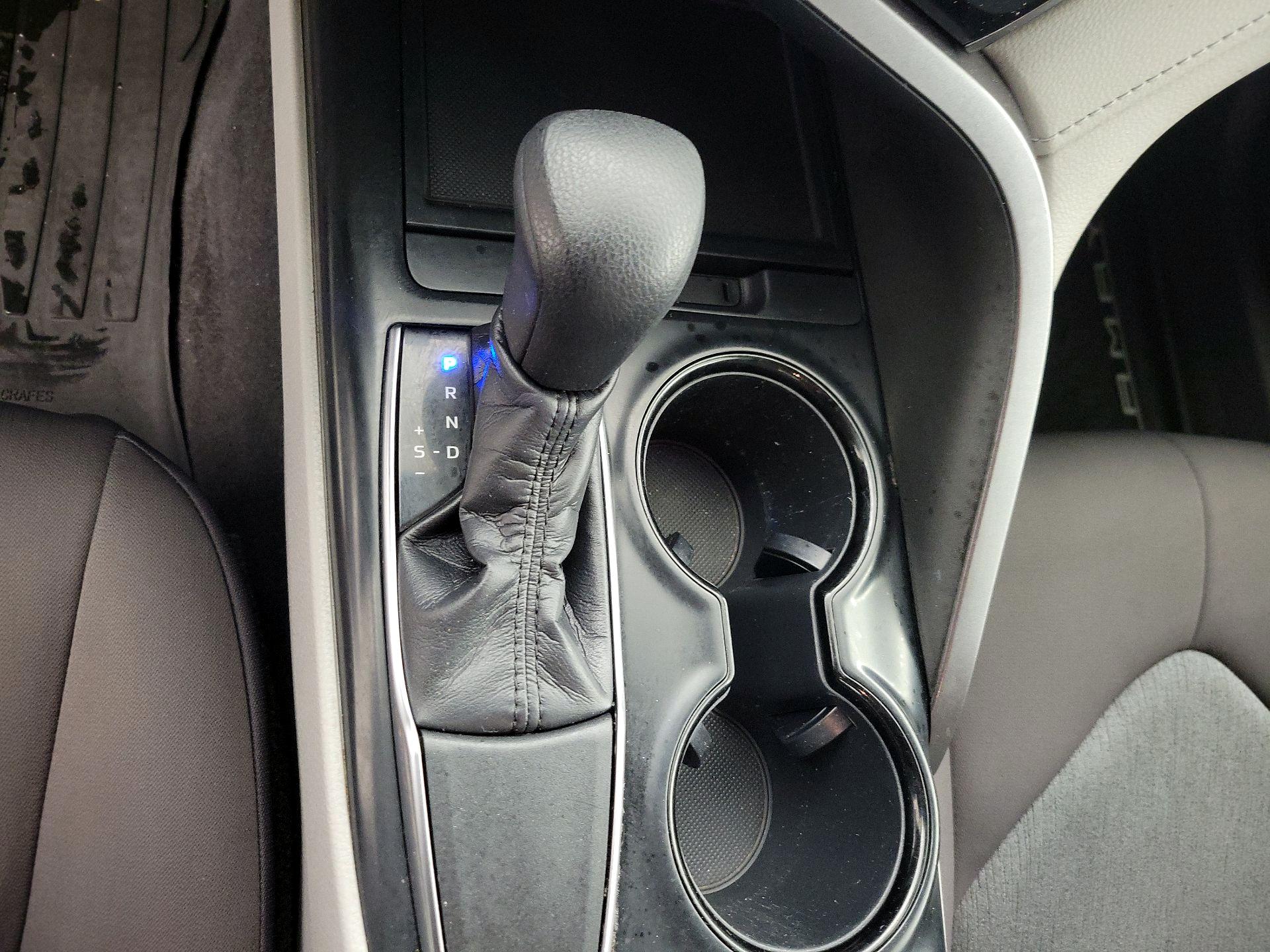 Thumbnail: 2019 Toyota Camry - 17