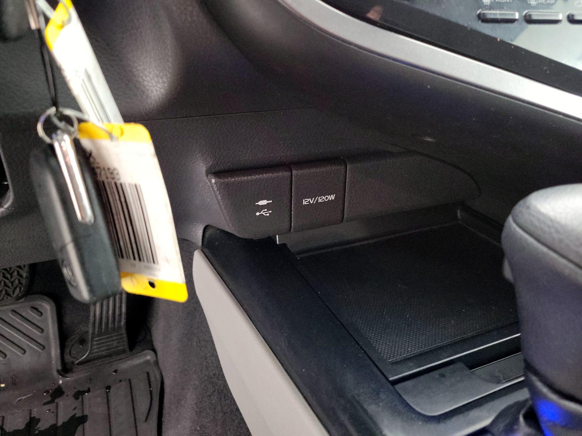 Thumbnail: 2019 Toyota Camry - 18