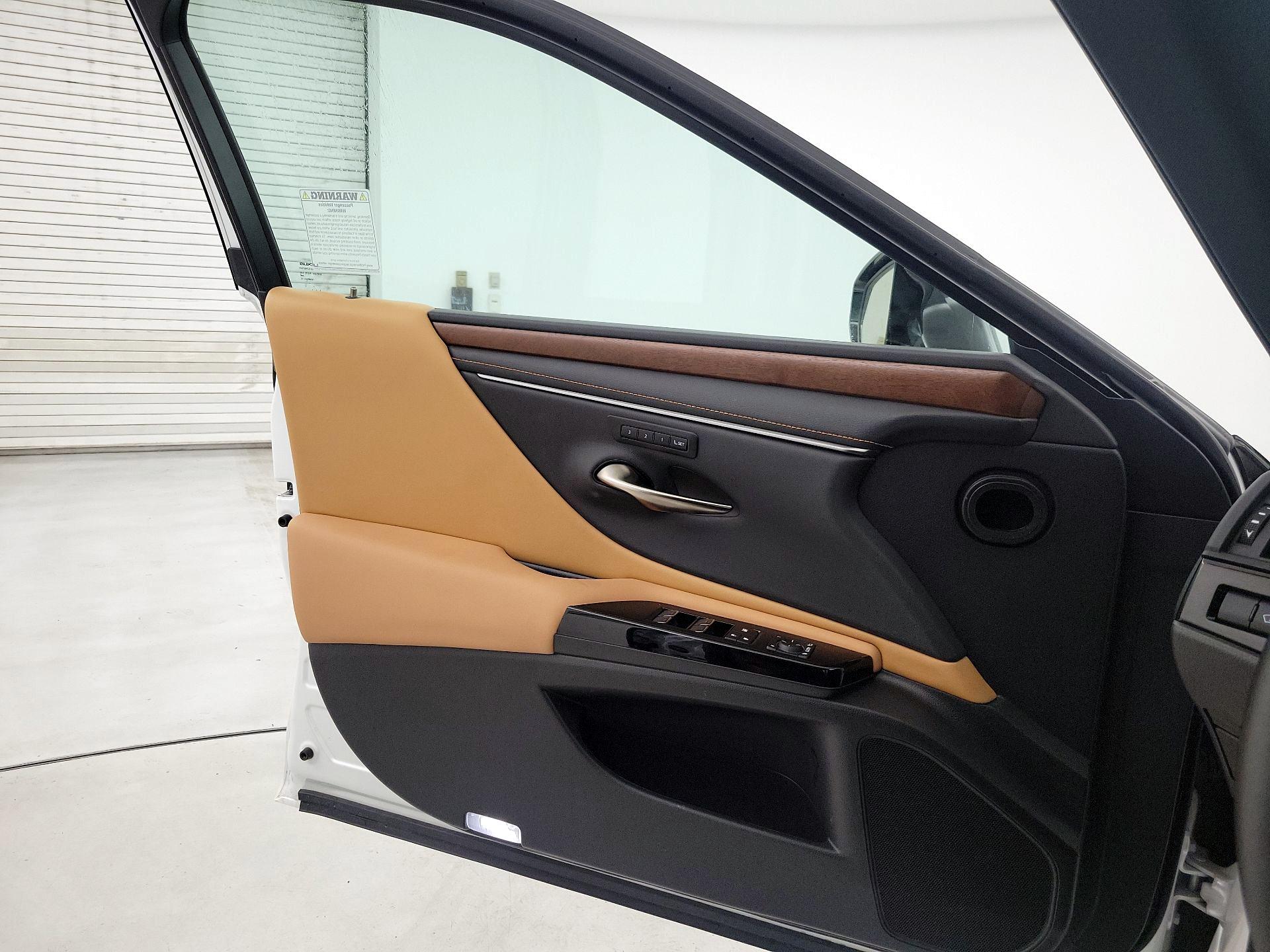 Thumbnail: 2025 Lexus ES - 12