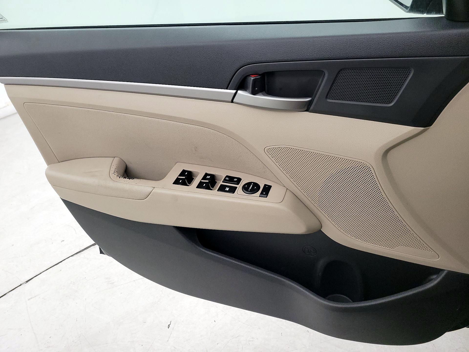 Thumbnail: 2018 Hyundai Elantra - 12