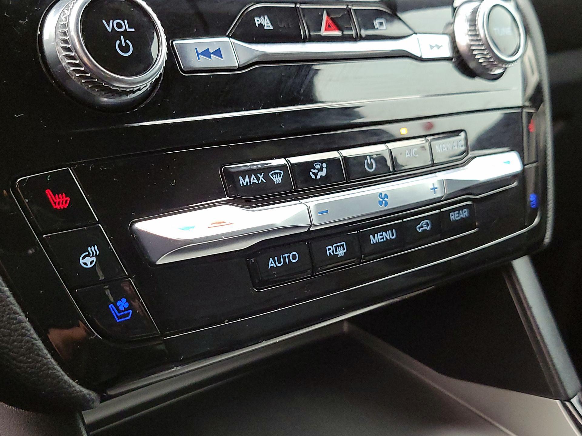 Thumbnail: 2022 Ford Explorer - 16