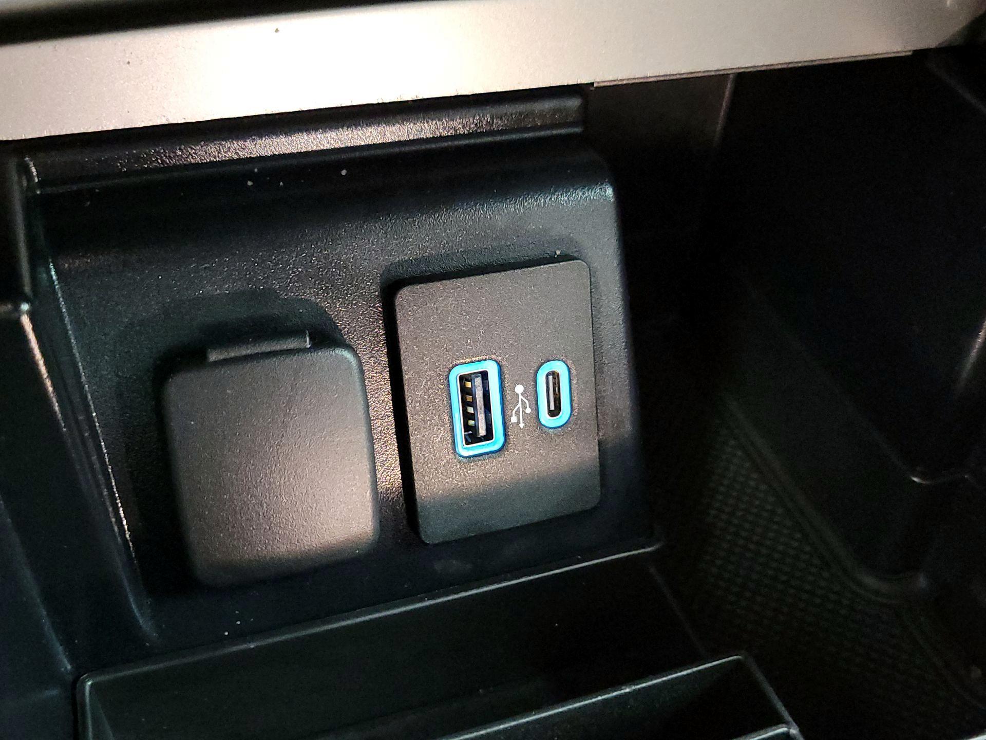 Thumbnail: 2022 Ford Explorer - 18