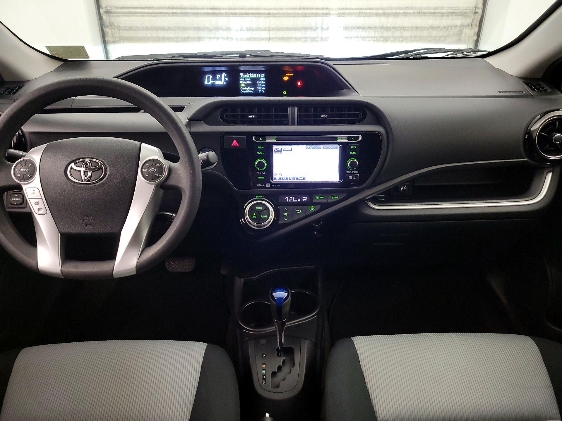 Thumbnail: 2015 Toyota Prius c - 9
