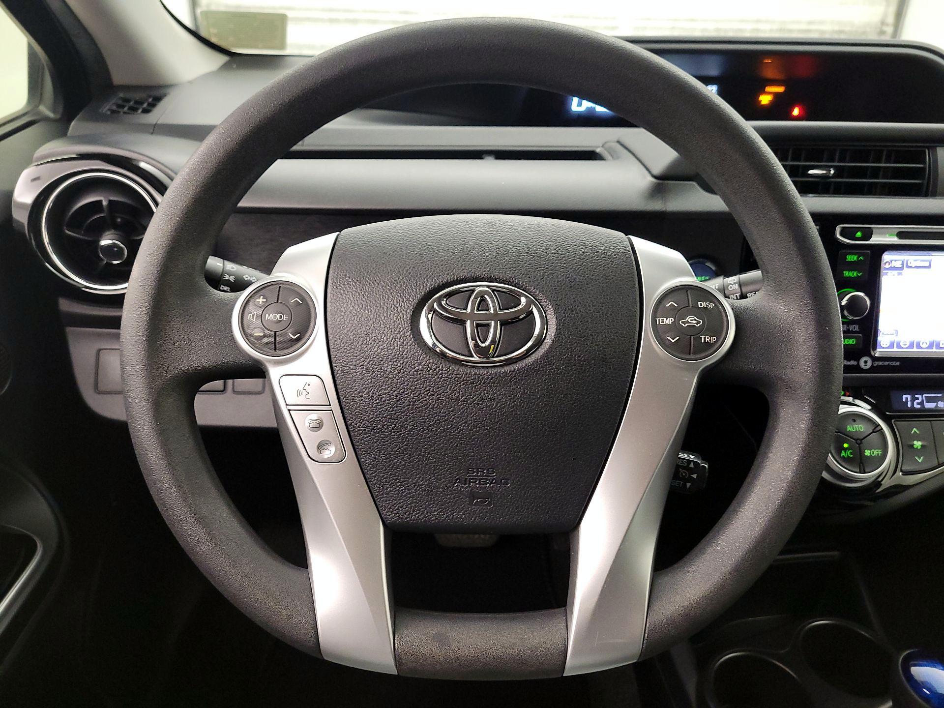 Thumbnail: 2015 Toyota Prius c - 10