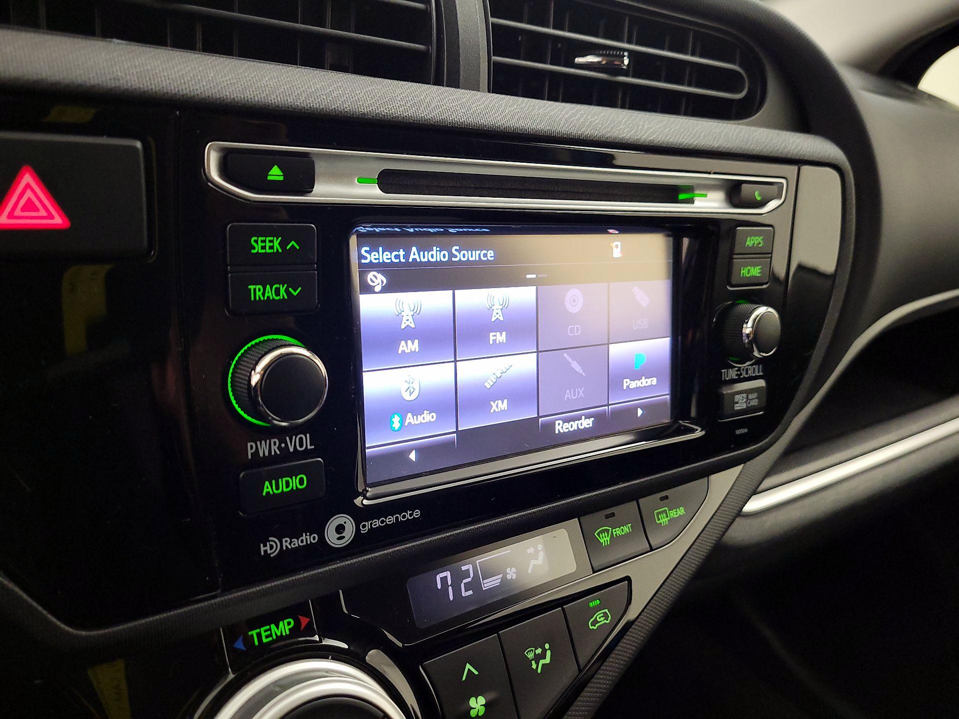 Thumbnail: 2015 Toyota Prius c - 15