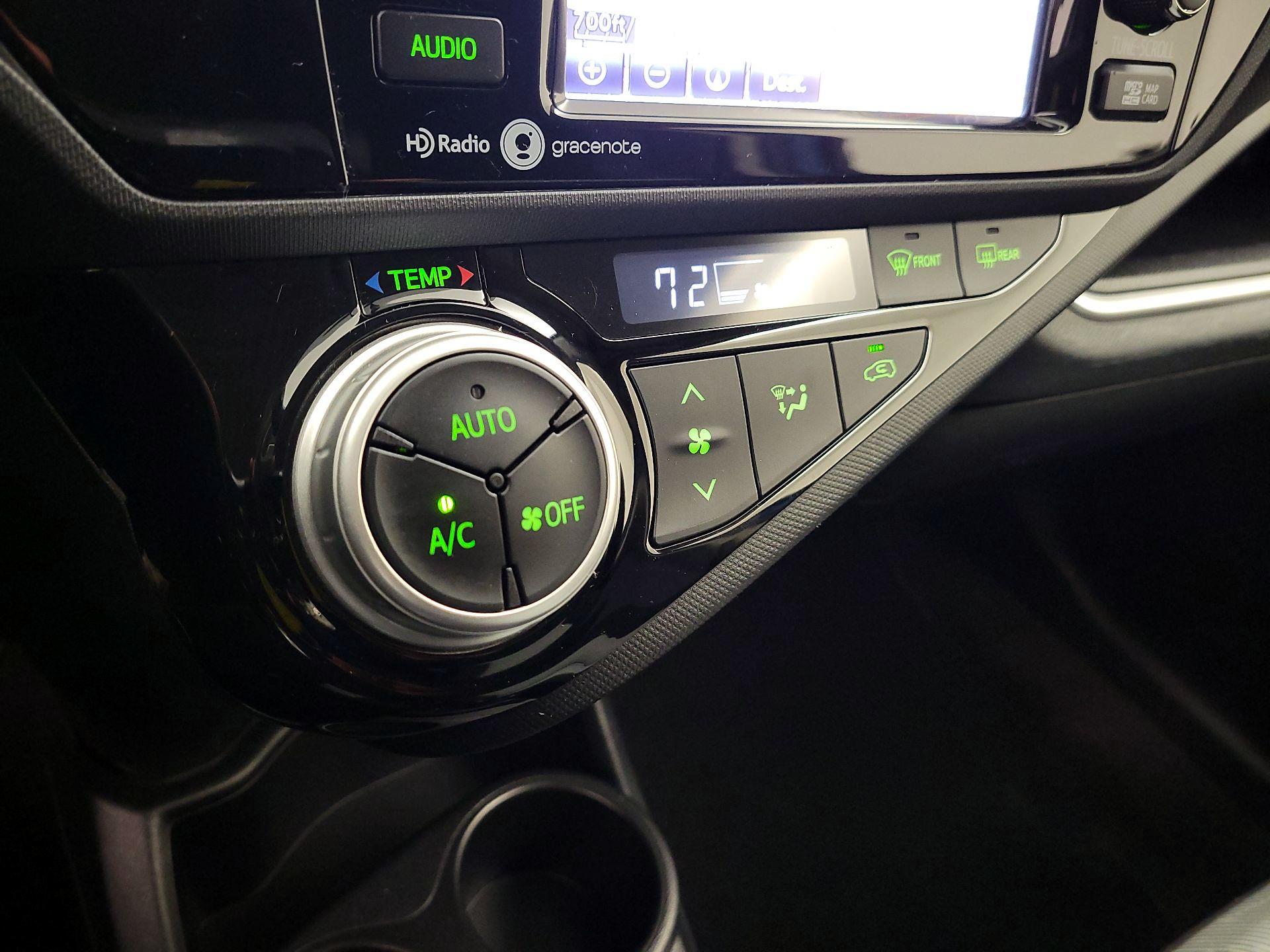 Thumbnail: 2015 Toyota Prius c - 16