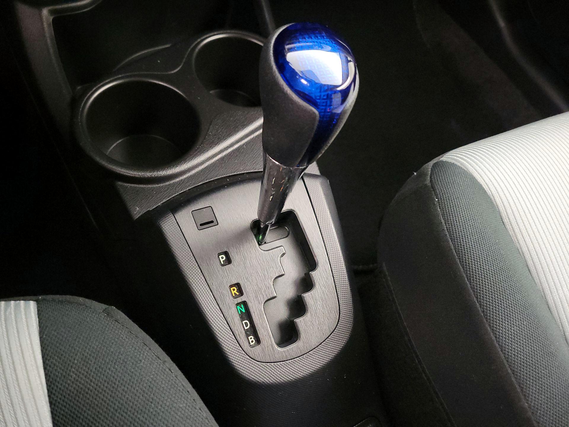 Thumbnail: 2015 Toyota Prius c - 17