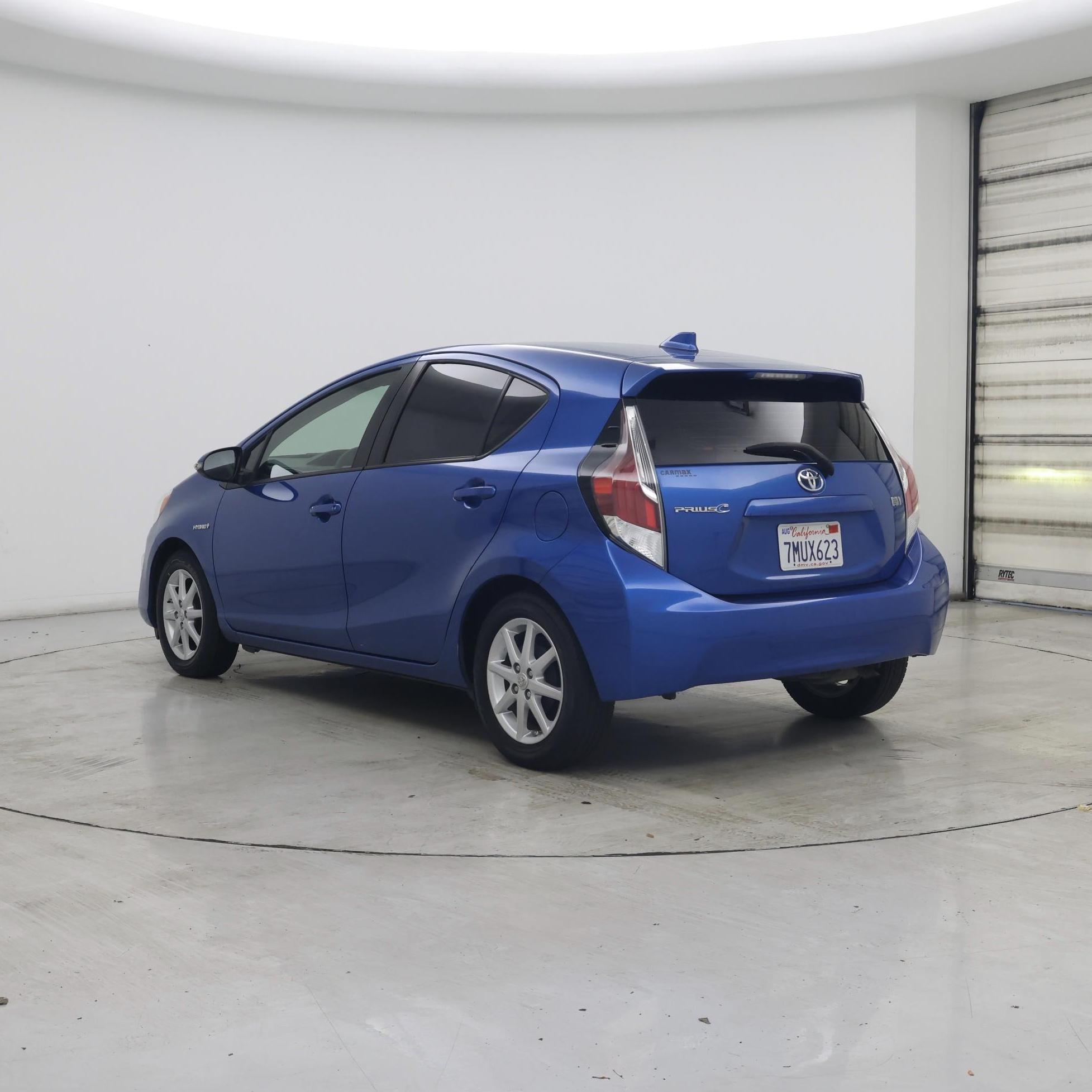 Thumbnail: 2015 Toyota Prius c - 2