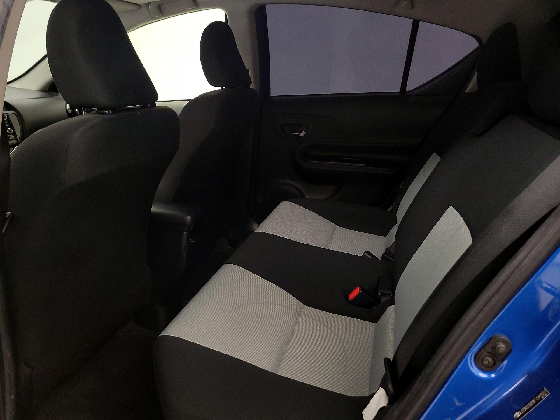 Thumbnail: 2015 Toyota Prius c - 20