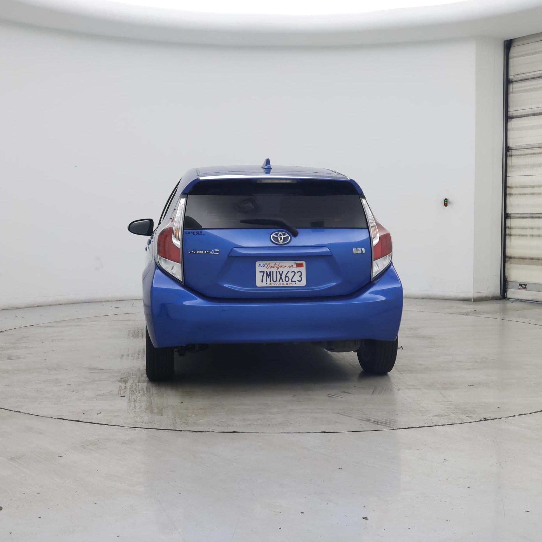 Thumbnail: 2015 Toyota Prius c - 6